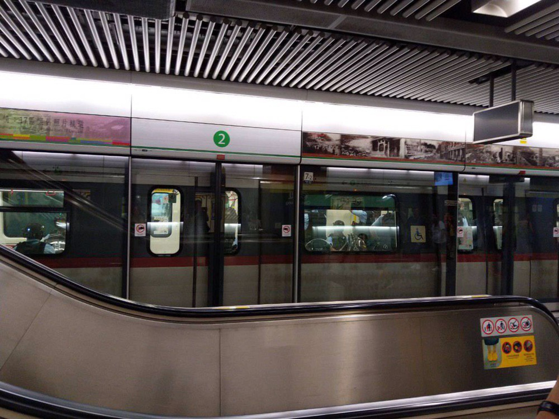 觀塘遊行 市民彩虹站見列車載警察港鐵認駛往九龍灣站 香港01 社會新聞 觀塘遊行 市民彩虹站見列車載警察港鐵認駛往九龍灣站 香港01 社會新聞