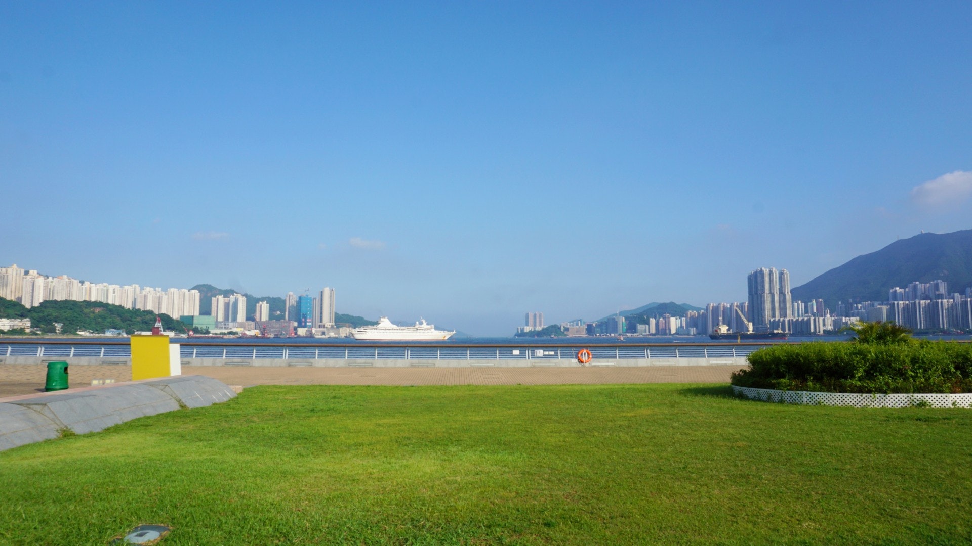 公園毗鄰觀塘避風塘,甚難從九龍灣的中心區域走路到達。(何穎琪攝) 公園毗鄰觀塘避風塘,甚難從九龍灣的中心區域走路到達。(何穎琪攝)