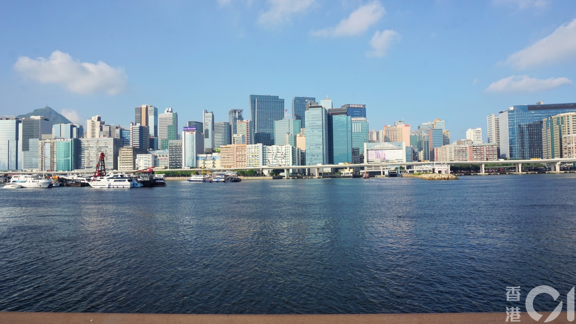 寵主可帶同愛犬一邊欣賞海景,一邊散步。(何穎琪攝) 寵主可帶同愛犬一邊欣賞海景,一邊散步。(何穎琪攝)