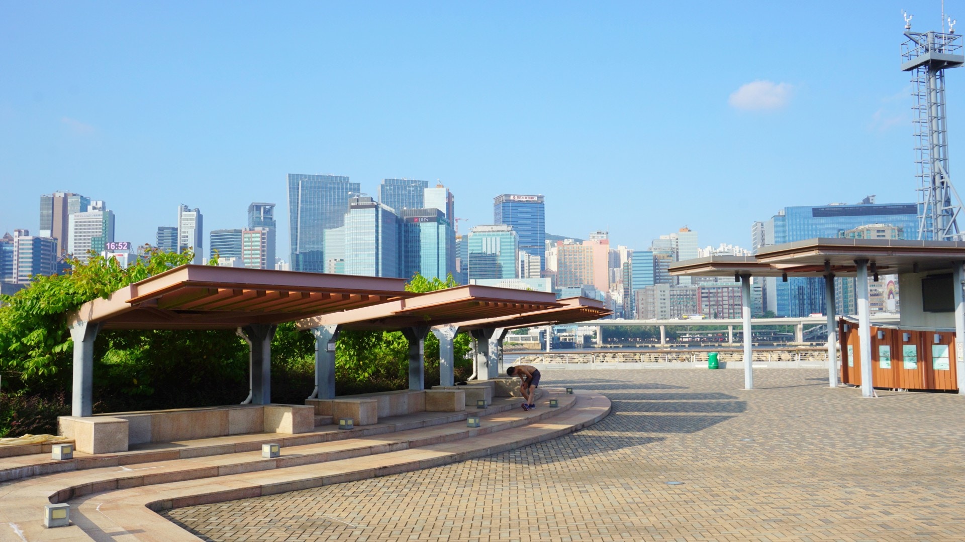 場內約有9個涼亭。(何穎琪攝) 場內約有9個涼亭。(何穎琪攝)