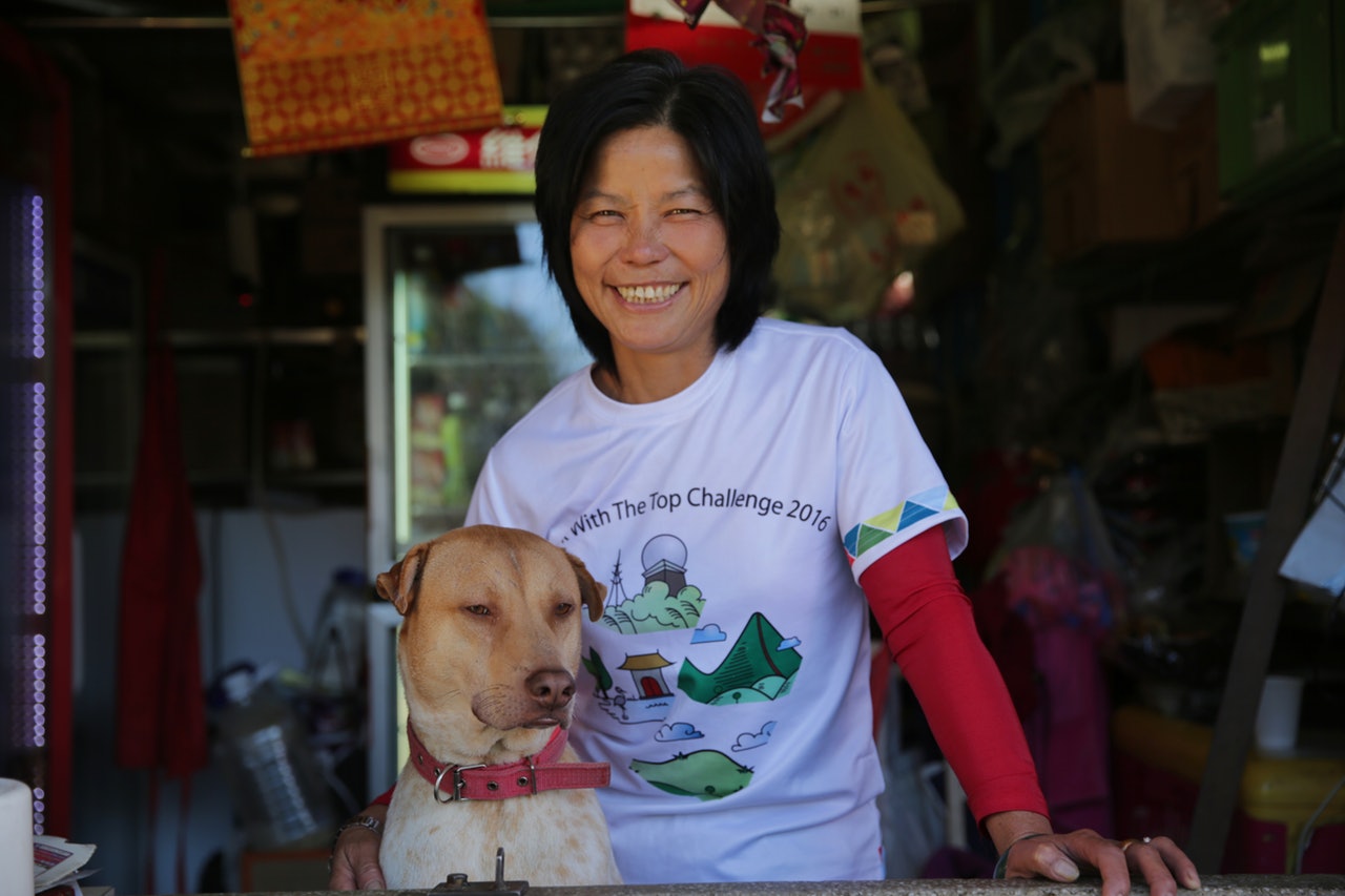 蓮姐形容當時可以為那麼多人送暖是一種福氣。(黃偉民攝) 蓮姐形容當時可以為那麼多人送暖是一種福氣。(黃偉民攝)