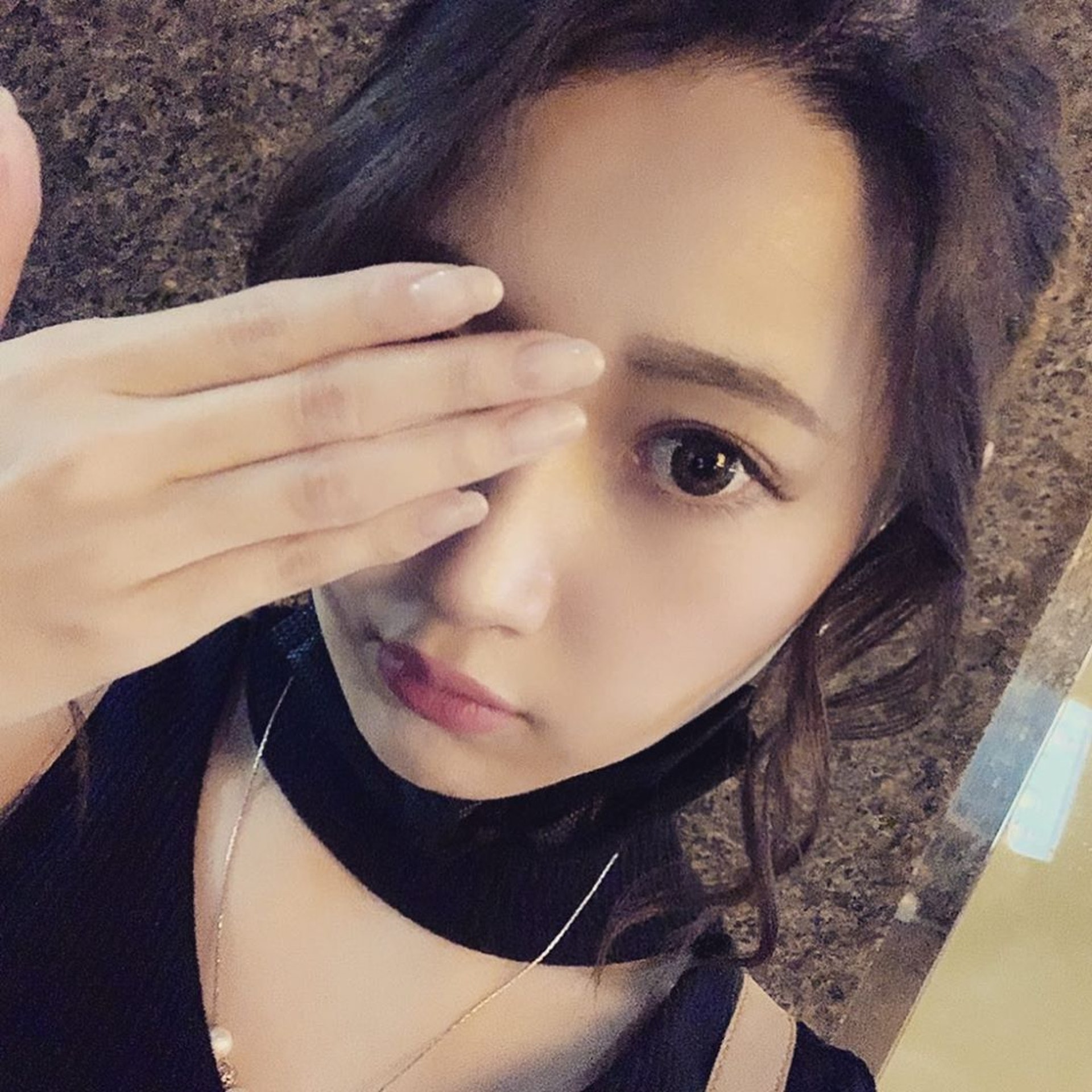 她在有參與遮眼活動。(IG@Marin) 她在有參與遮眼活動。(IG@Marin)