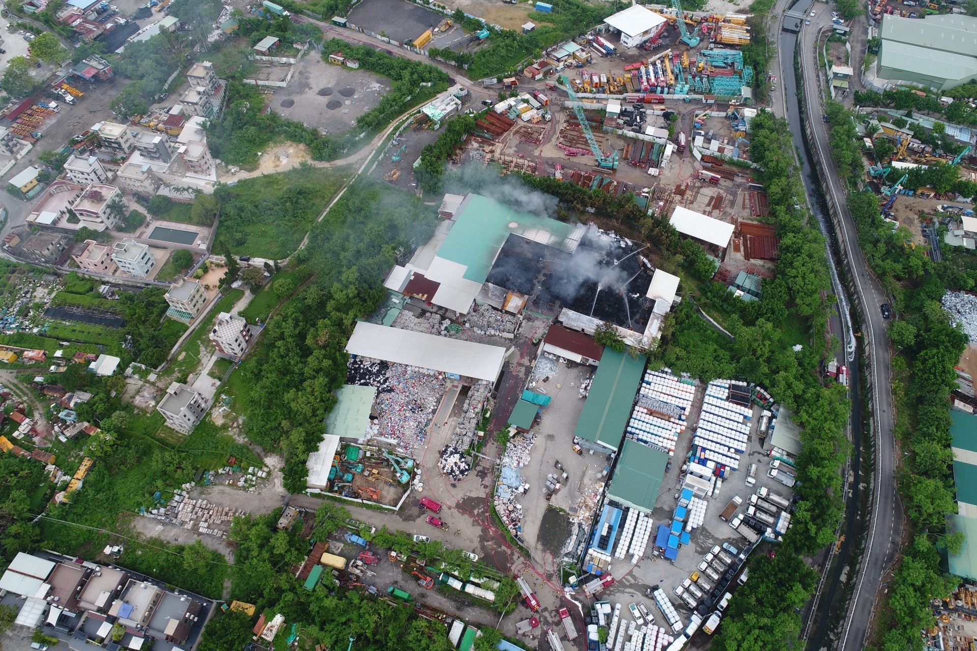 2017年山下村一回收場曾發生三級火,警及後拘一名男子縱火。(蔡正邦攝) 2017年山下村一回收場曾發生三級火,警及後拘一名男子縱火。(蔡正邦攝)