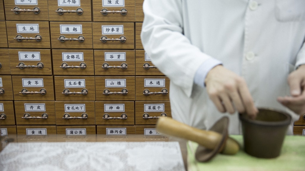 勞工處高學歷求職網 8千月薪招「三包」中醫 業界斥:好冇尊嚴 勞工處高學歷求職網 8千月薪招「三包」中醫 業界斥:好冇尊嚴