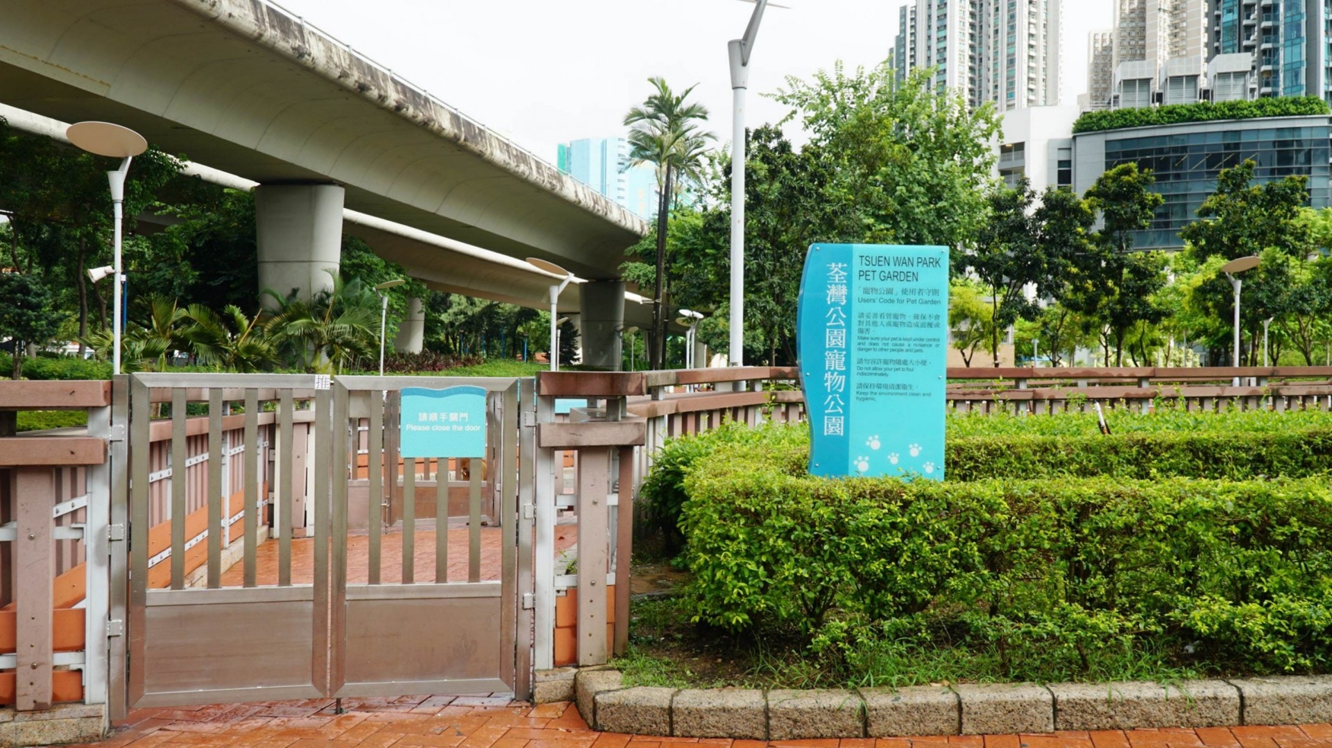 荃灣公園擁有荃灣最大的寵物公園,佔地350平方米。(胡巧欣攝) 荃灣公園擁有荃灣最大的寵物公園,佔地350平方米。(胡巧欣攝)