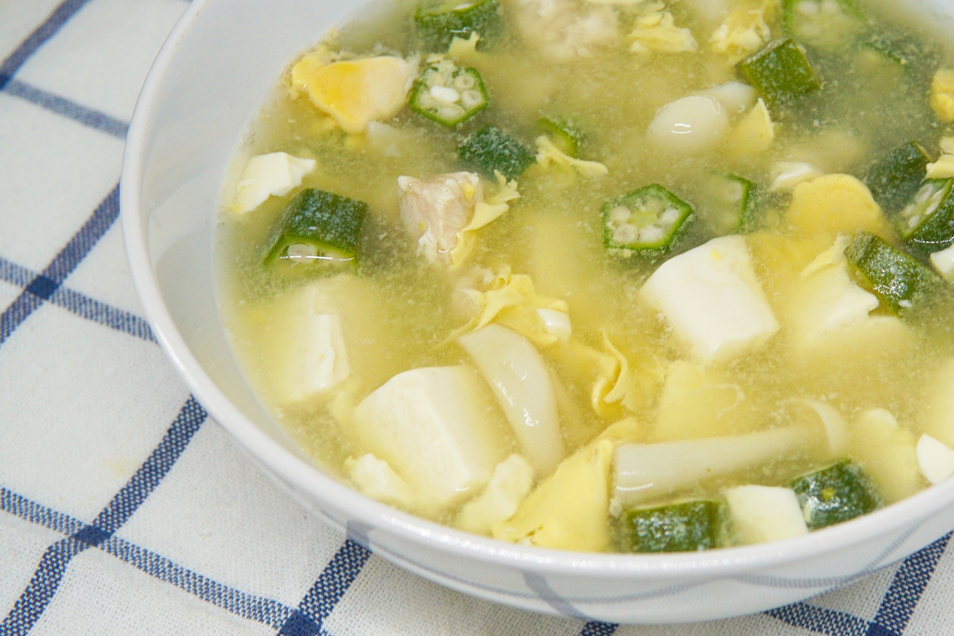 【健康湯水食譜】秋葵豆腐蛋花湯降血糖血壓　處理食用秋葵注意…