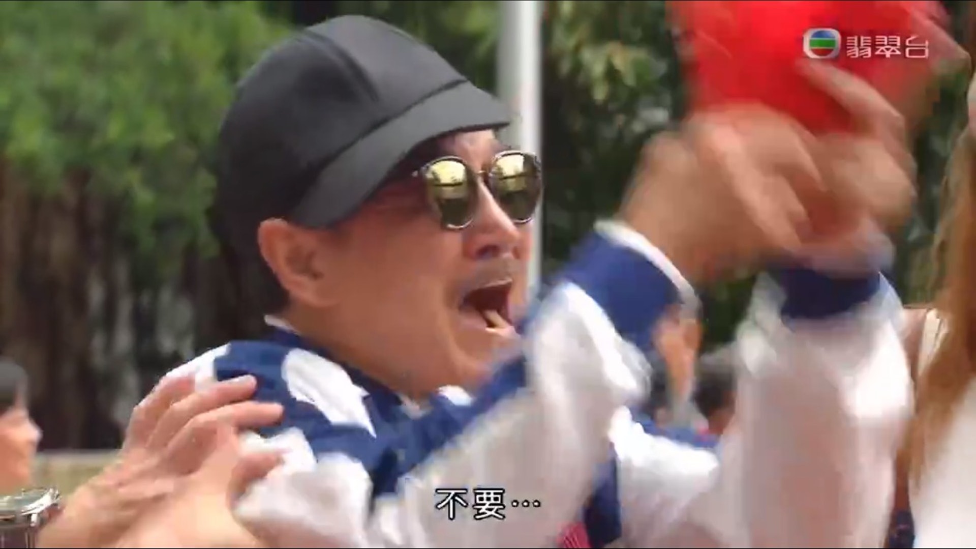 《愛•回家之開心速遞》 最高收視周一(19日)晚25.5點,該集為《決戰大媽舞》。(螢幕截圖)