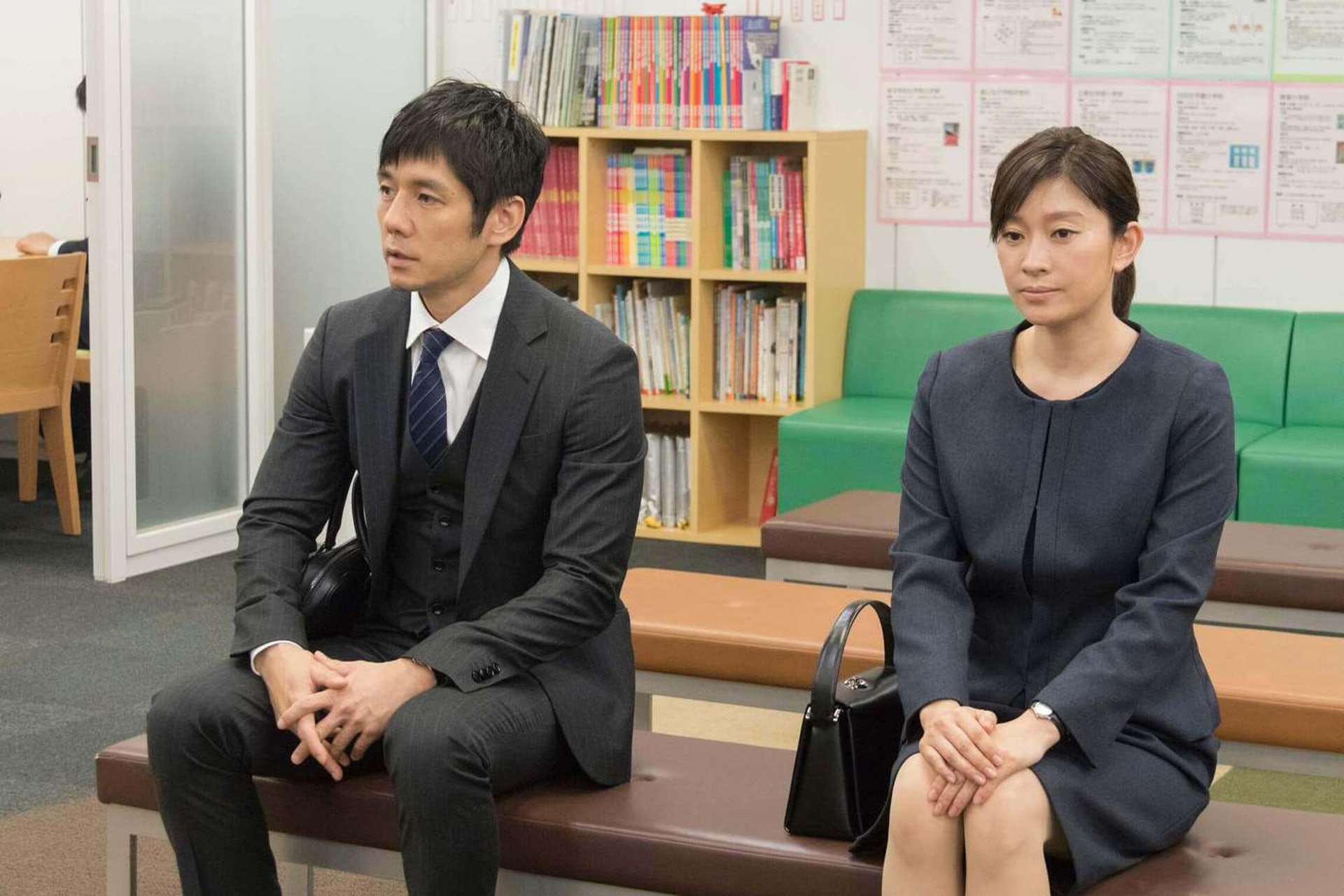 已離異的夫婦又為了女兒走在一起。(《人魚沉睡的家》劇照)