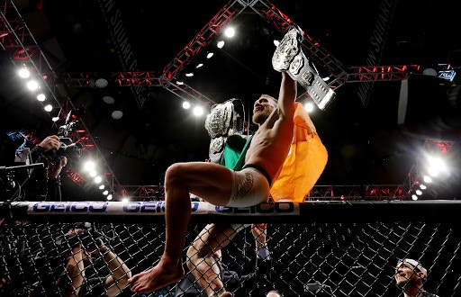 結果，在2016年，McGregor成為了UFC第一位同時擁有兩個量級腰帶的「Champ-Champ」的拳王，風頭一時無兩。（Getty Images）