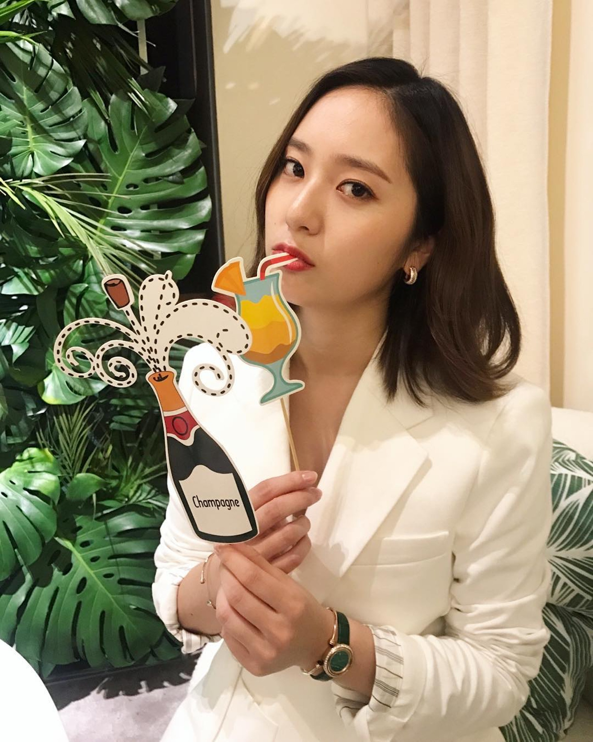 外表冷酷的Krystal,私下卻非常可愛。(IG/@vousmevoyez) 外表冷酷的Krystal,私下卻非常可愛。(IG/@vousmevoyez)