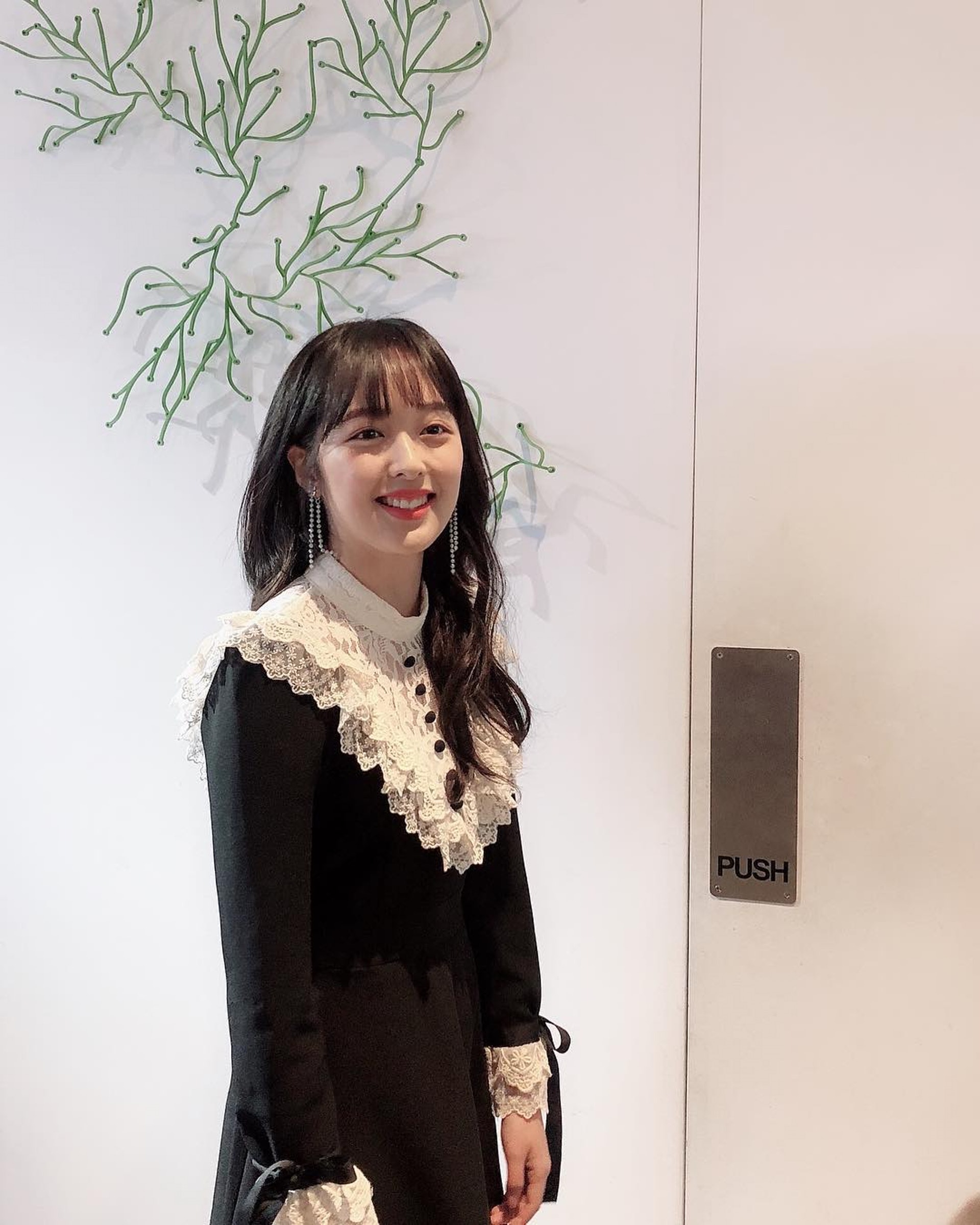 長髮的金寶拉多了一點浪漫感。(IG/@kim_bora95) 長髮的金寶拉多了一點浪漫感。(IG/@kim_bora95)