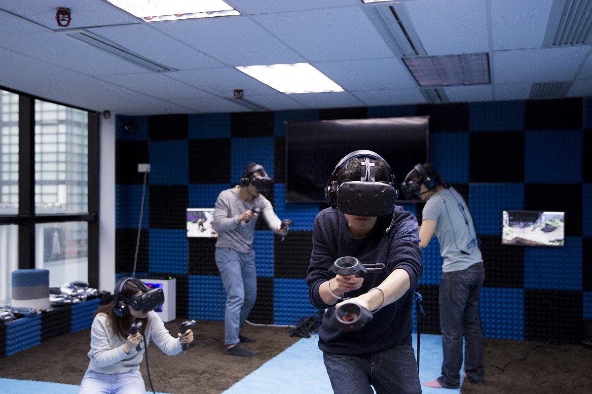 2016 VR元年】VR成遊戲大趨勢？遊戲中心老闆：相信將取代機舖