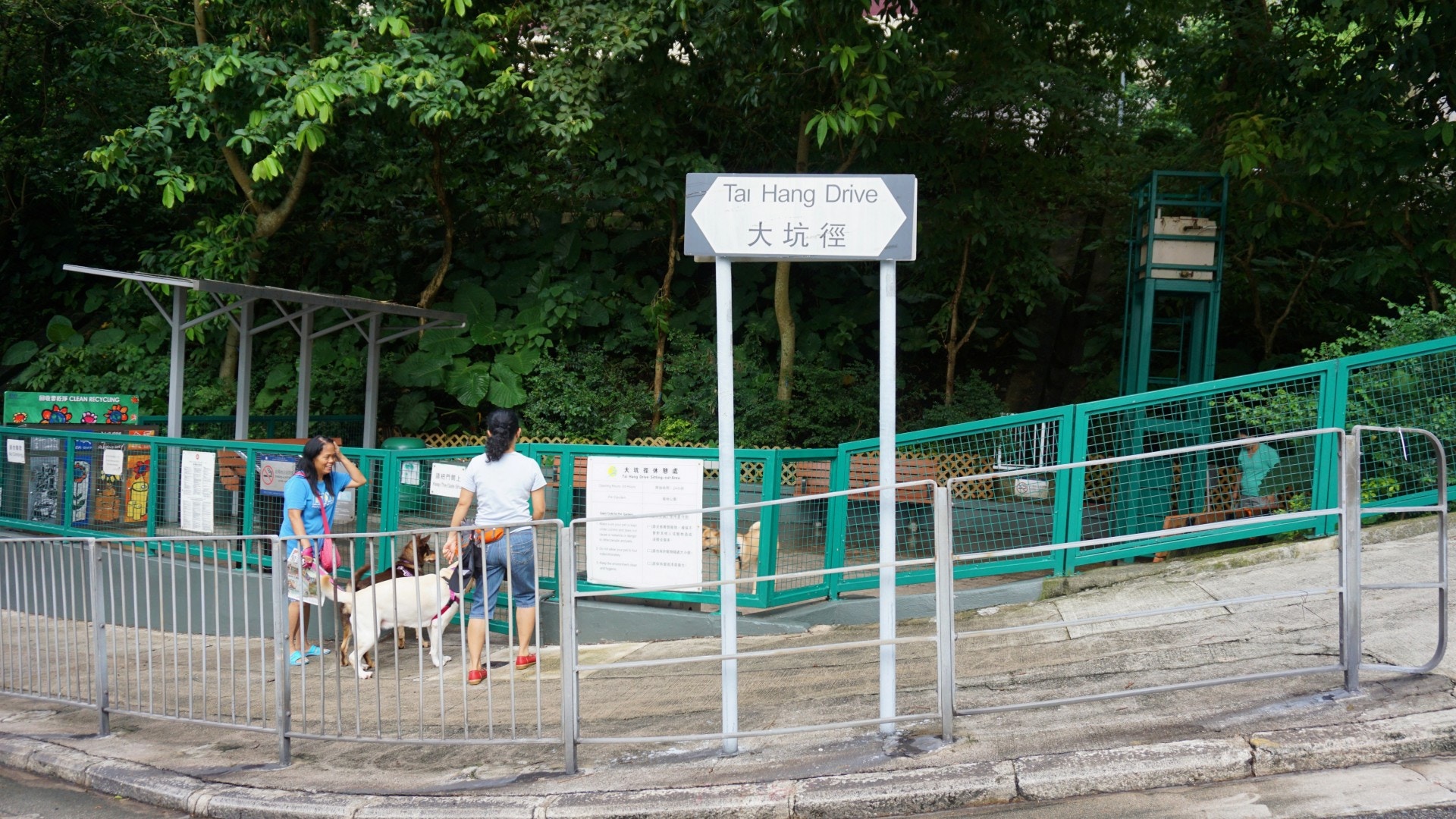 雖然公園處於灣仔區,但其實較貼近銅鑼灣地鐵站。(何穎琪攝) 雖然公園處於灣仔區,但其實較貼近銅鑼灣地鐵站。(何穎琪攝)