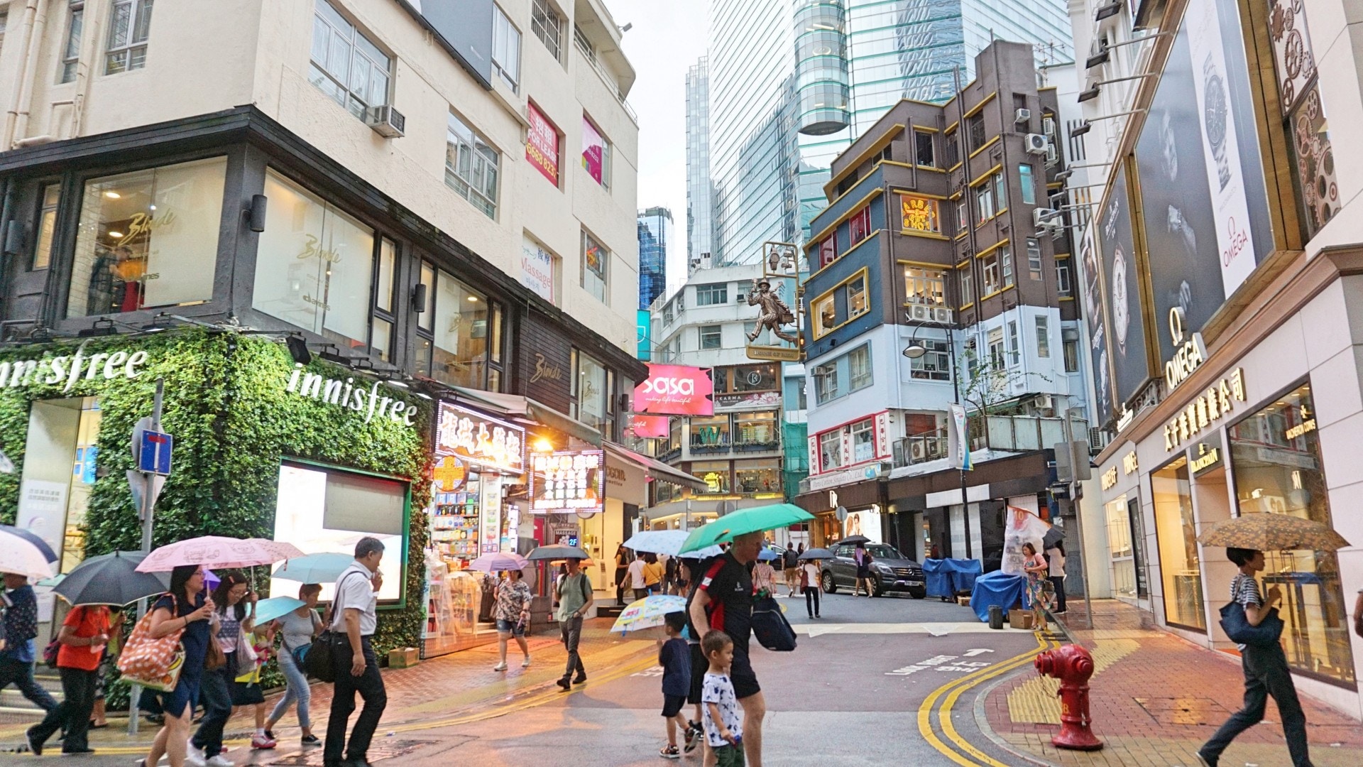 如從銅鑼灣區出發,寵主可乘搭小巴前往大坑徑休憩處。(何穎琪攝) 如從銅鑼灣區出發,寵主可乘搭小巴前往大坑徑休憩處。(何穎琪攝)