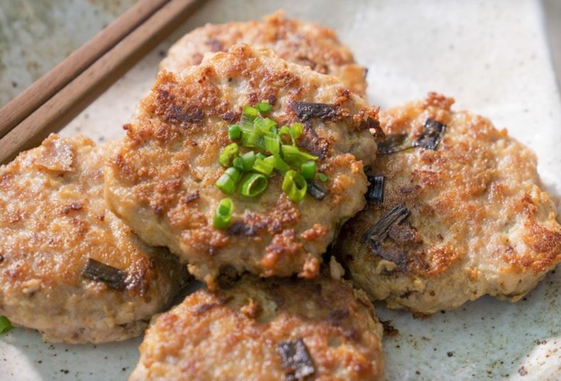 最後救回牠的竟是一碟鹹魚肉餅。(資料圖片) 最後救回牠的竟是一碟鹹魚肉餅。(資料圖片)