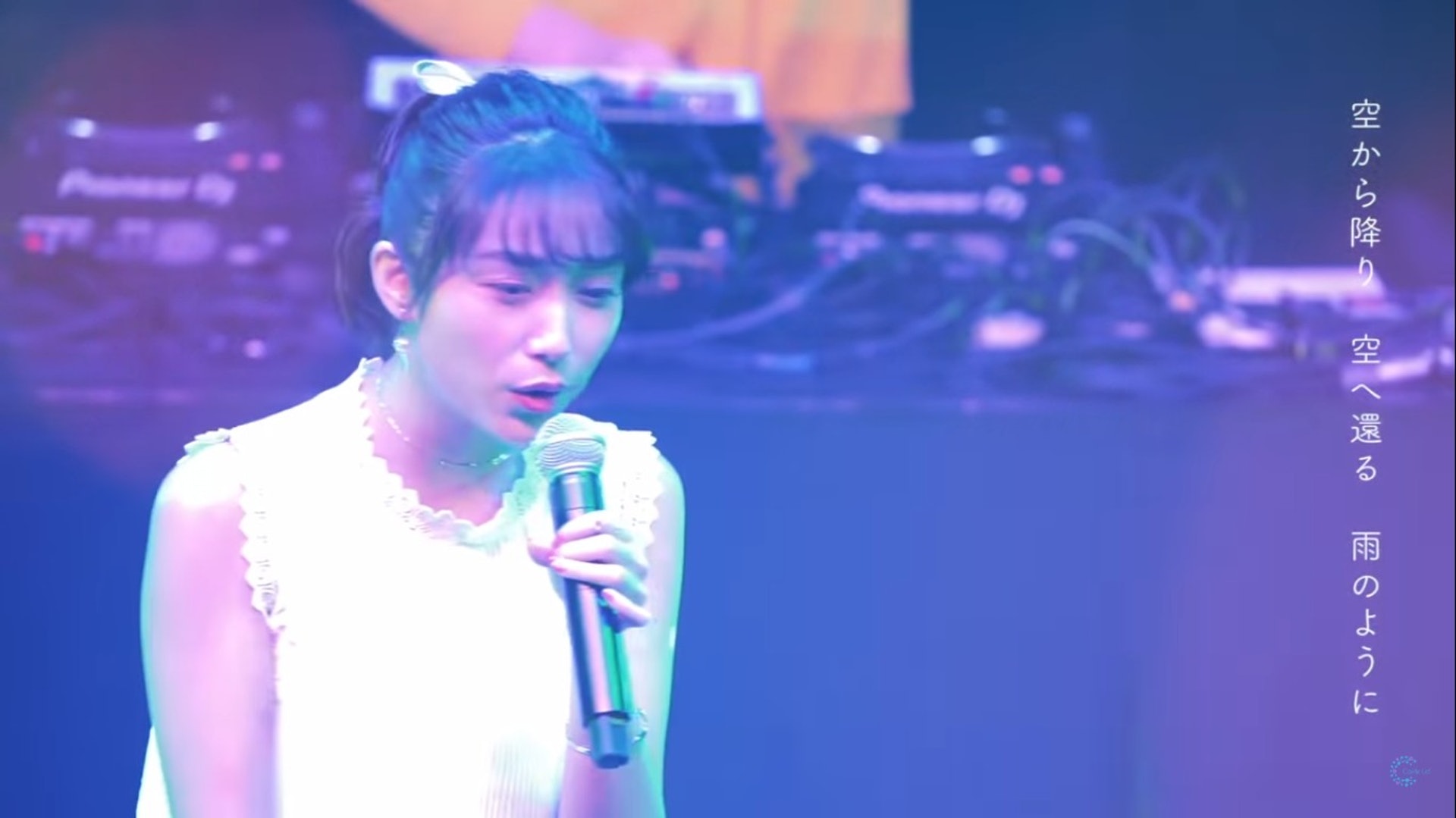 MV亦有上月Carrie在「Tokyo Bon Dance Fest 2019」的表演畫面。(YouTube/@Carrie Lai Official) MV亦有上月Carrie在「Tokyo Bon Dance Fest 2019」的表演畫面。(YouTube/@Carrie Lai Official)