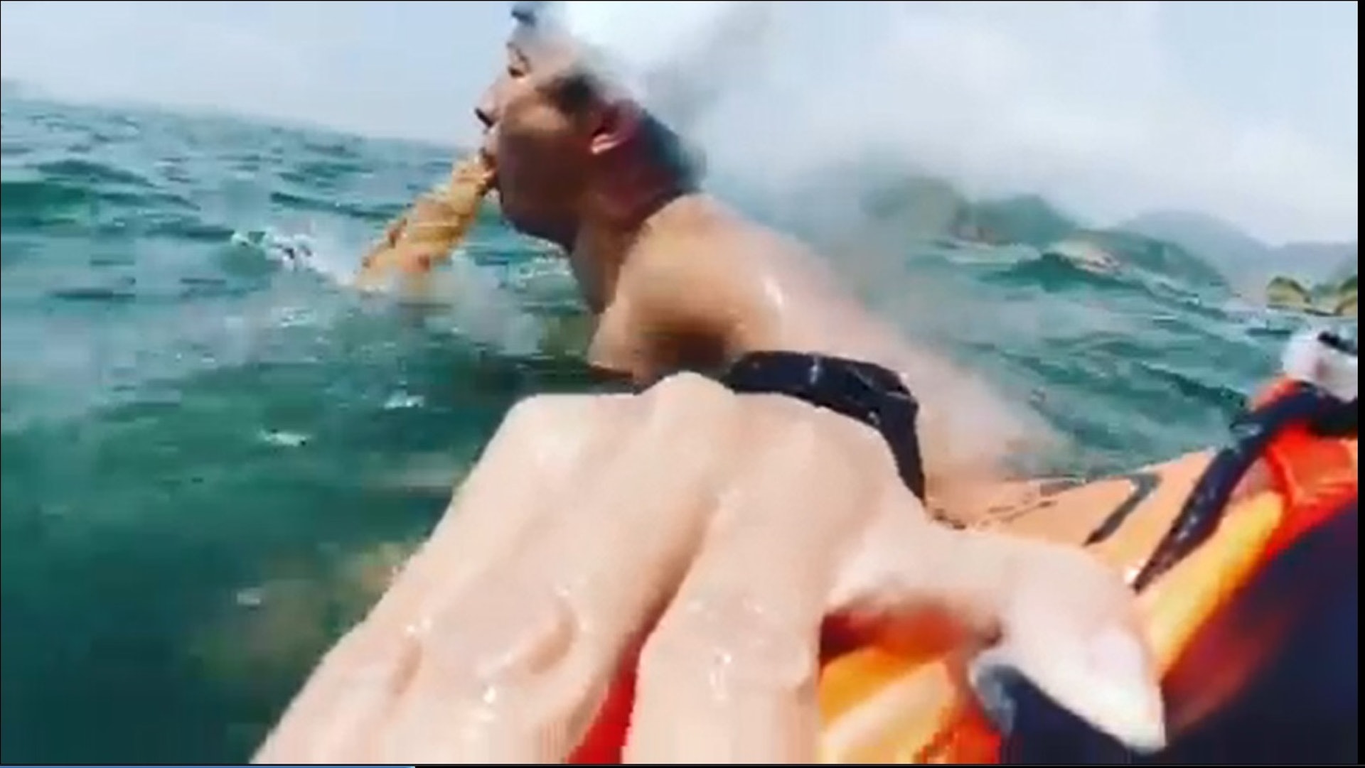 方力申練水練到暈海中扣喉噴射式狂嘔4次 方力申練水練到暈海中扣喉噴射式狂嘔4次