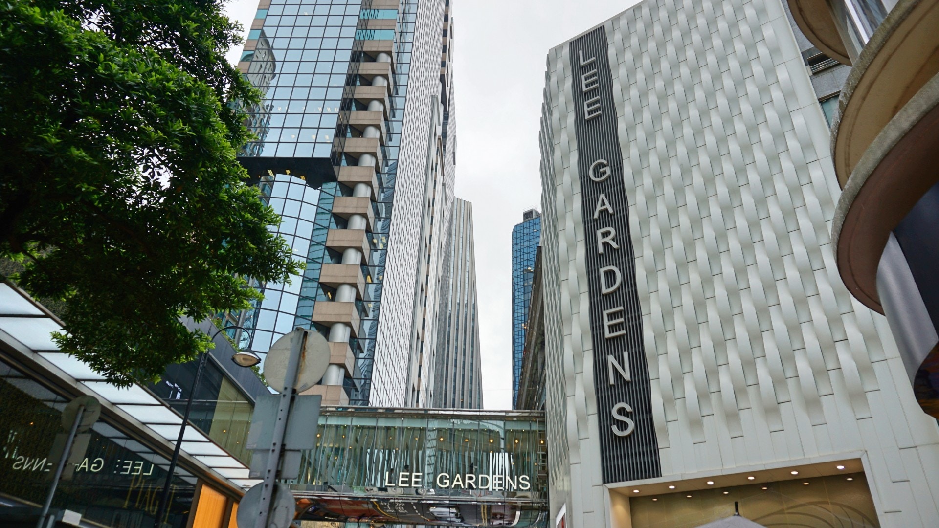 公園鄰近銅鑼灣區,當中部分商場允許攜帶寵物進內,如利園。(何穎琪攝) 公園鄰近銅鑼灣區,當中部分商場允許攜帶寵物進內,如利園。(何穎琪攝)