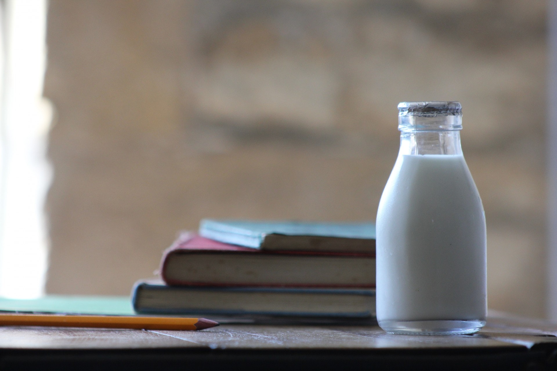 4. 許多腸胃敏感的人都在飲牛奶後都會肚瀉，或因牛奶含有雙糖。（robin_rednine/unsplash）