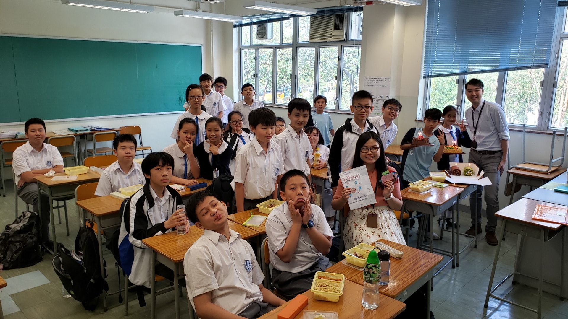 【校園天地.正正得正】中聖書院:黃Sir和Miss Lai的1B 班 【校園天地.正正得正】中聖書院:黃Sir和Miss Lai的1B 班