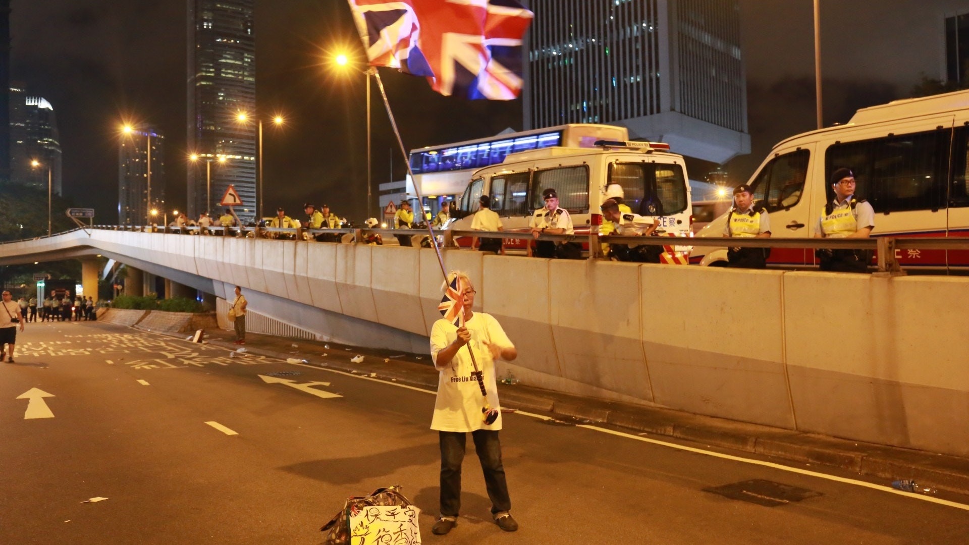 【逃犯條例】朱凱迪:舉英國旗王婆婆在內地 目前「安全」 【逃犯條例】朱凱迪:舉英國旗王婆婆在內地 目前「安全」