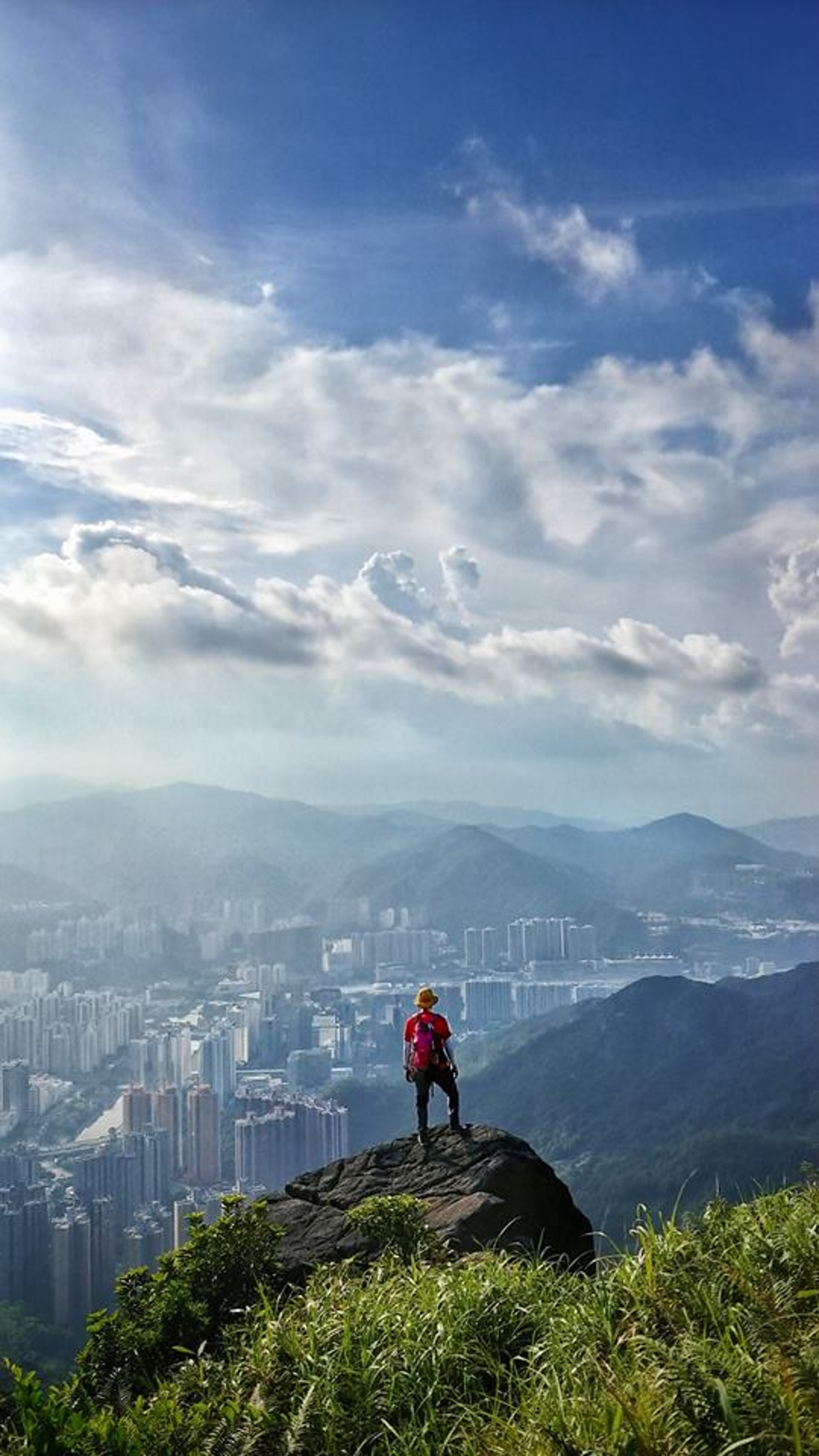 九龍行山路線 黃大仙站起步上大老坳石芽背高位俯瞰市區景色 九龍行山路線 黃大仙站起步上大老坳石芽背高位俯瞰市區景色