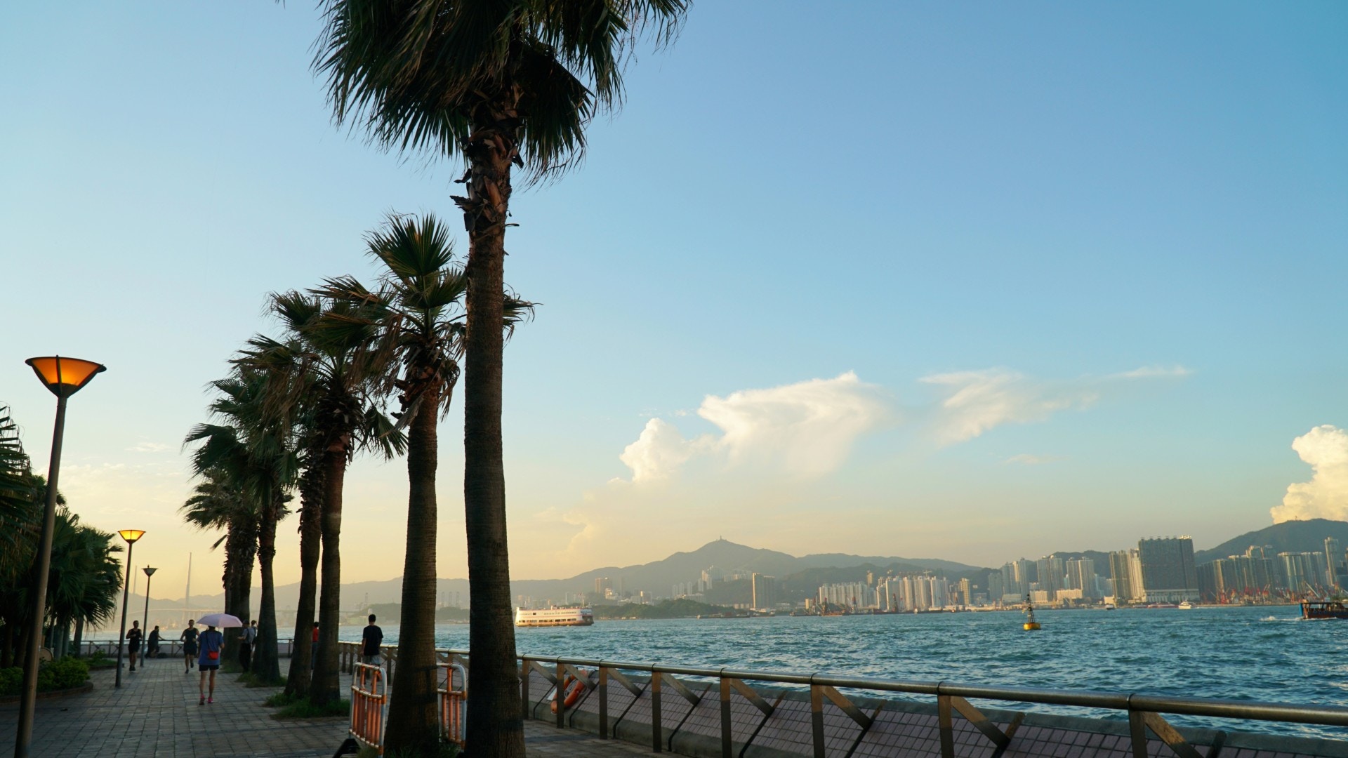 公園在海濱長廊範圍內,站在園內亦可眺望維港海景。(何穎琪攝) 公園在海濱長廊範圍內,站在園內亦可眺望維港海景。(何穎琪攝)