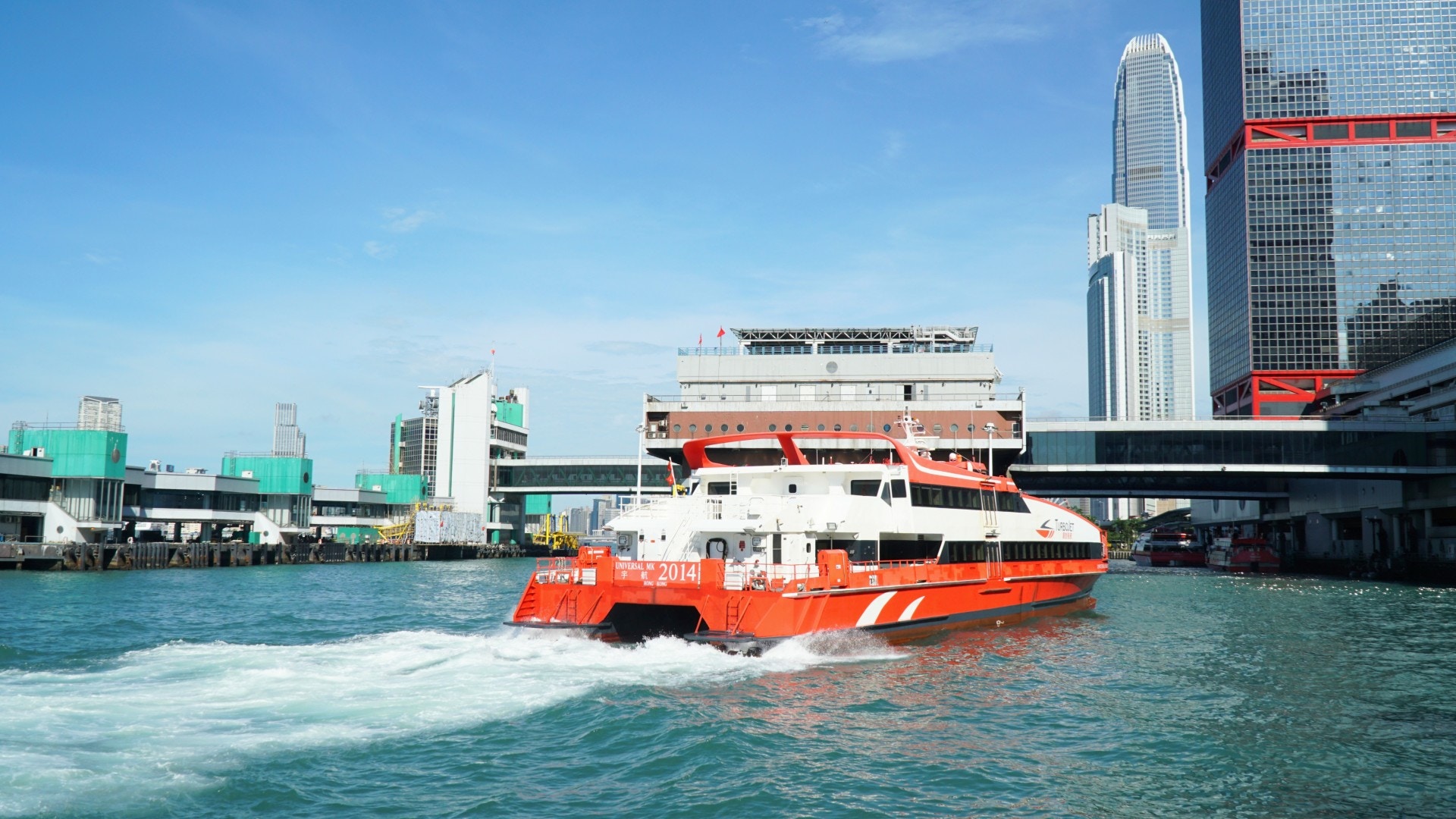 因旁邊就是港澳碼頭,長廊經常也有郵輪出現。(何穎琪攝) 因旁邊就是港澳碼頭,長廊經常也有郵輪出現。(何穎琪攝)