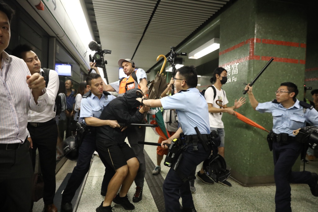 【逃犯條例】警方承認無統計警員用警棍次數　只按地區計宗數