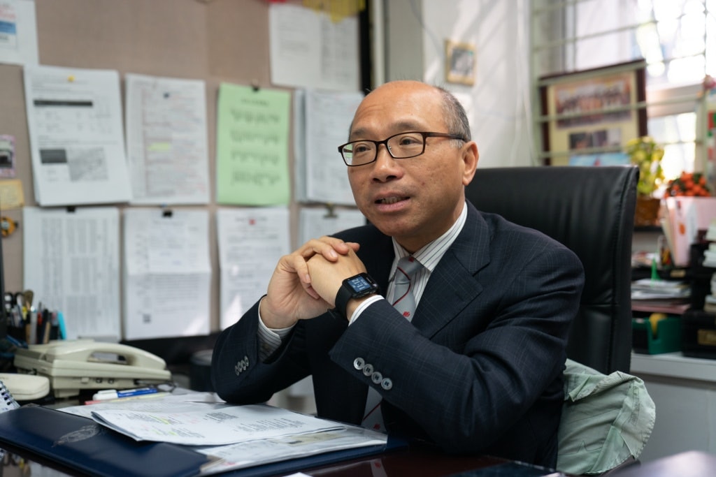 鄧振強指，面對社會撕裂，校長與老師正在承受巨大壓力。（資料圖片）