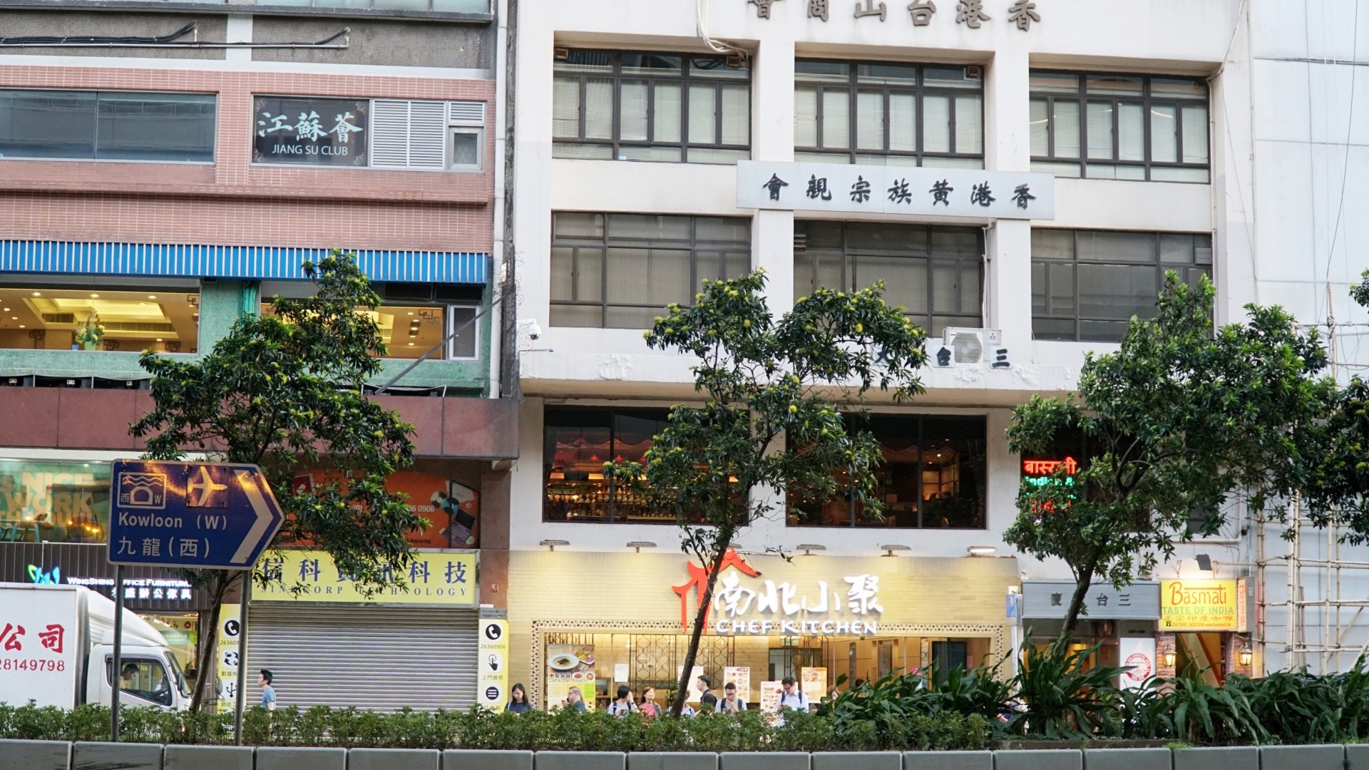 上環及西環一帶有不少食肆,寵主可在放狗後於附近用膳。(何穎琪攝) 上環及西環一帶有不少食肆,寵主可在放狗後於附近用膳。(何穎琪攝)