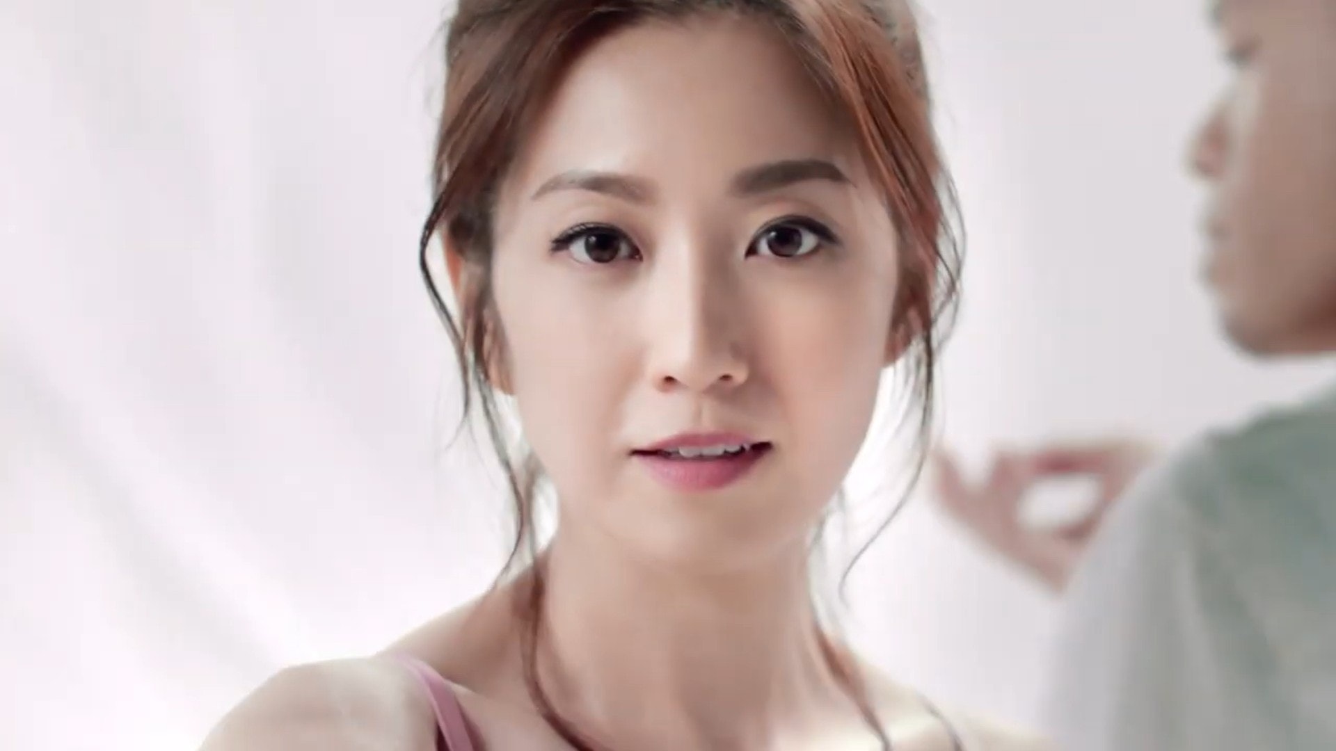 YoYo今年38歲。(Josephine Bust & Slimming YouTube影片截圖) YoYo今年38歲。(Josephine Bust & Slimming YouTube影片截圖)