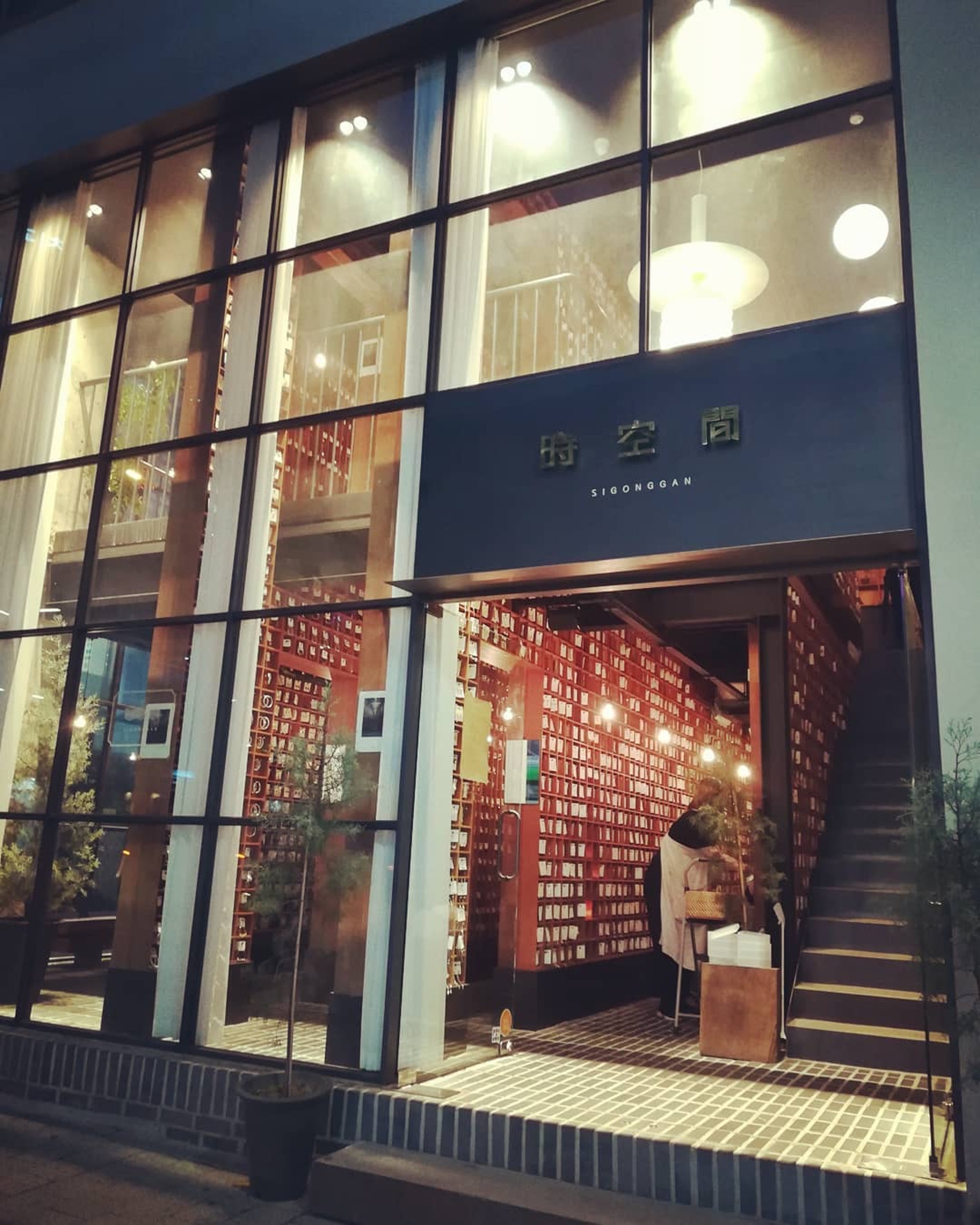 韓國掃貨必到 銅鑼灣發現博物館式 耳環牆 數千耳環中尋寶 韓國掃貨必到 銅鑼灣發現博物館式 耳環牆 數千耳環中尋寶