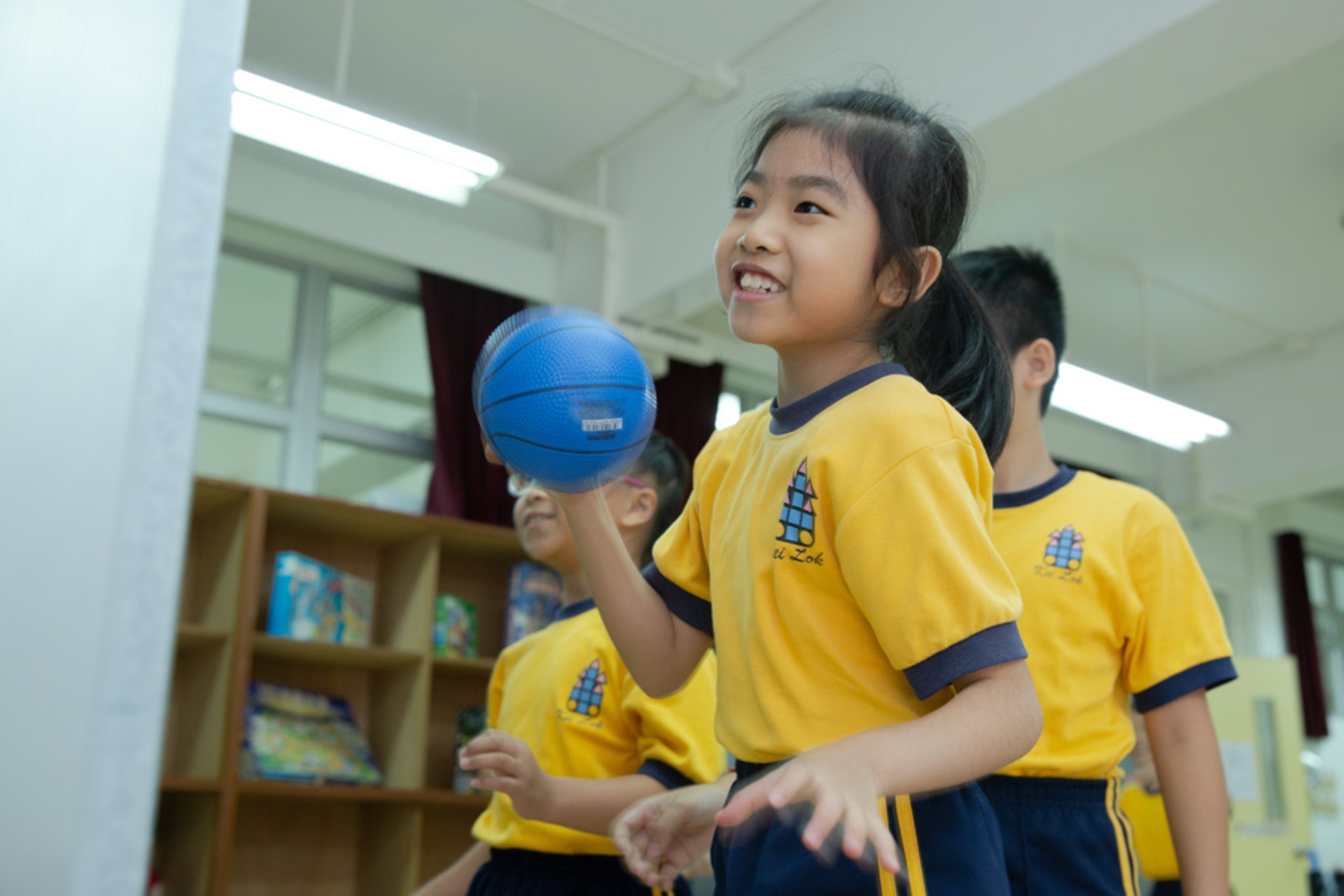 聖公會基樂小學四年級學生楊珊試玩遊戲室。 聖公會基樂小學四年級學生楊珊試玩遊戲室。