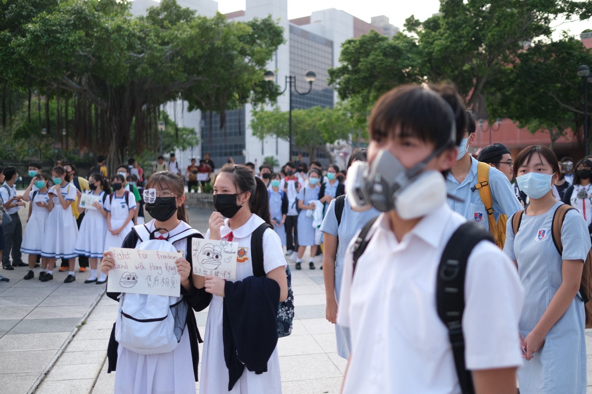 Ordinansa Ng Fugitive Offenderers Live 沙田的中学生群体中有一个处于紧张情绪的白人男孩 香港01