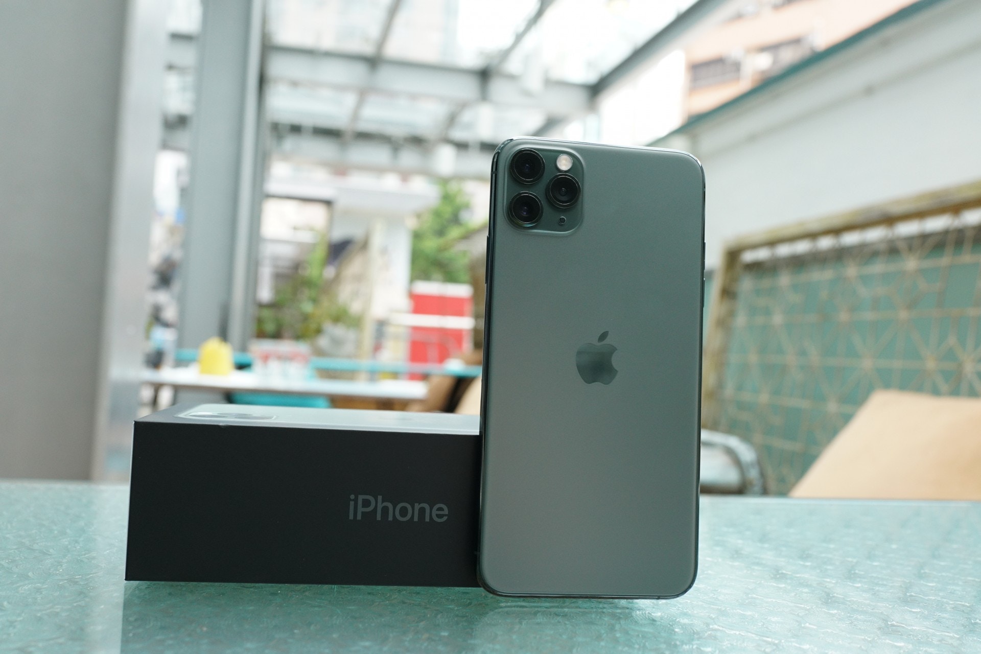 iPhone 11 Pro Max上手評測！3鏡頭攝力驚人、手感極佳、續航增強