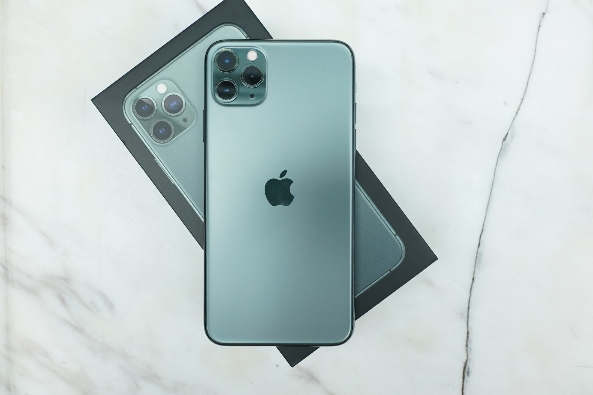 午夜綠iPhone 11 Pro Max開箱試玩（林勇攝）