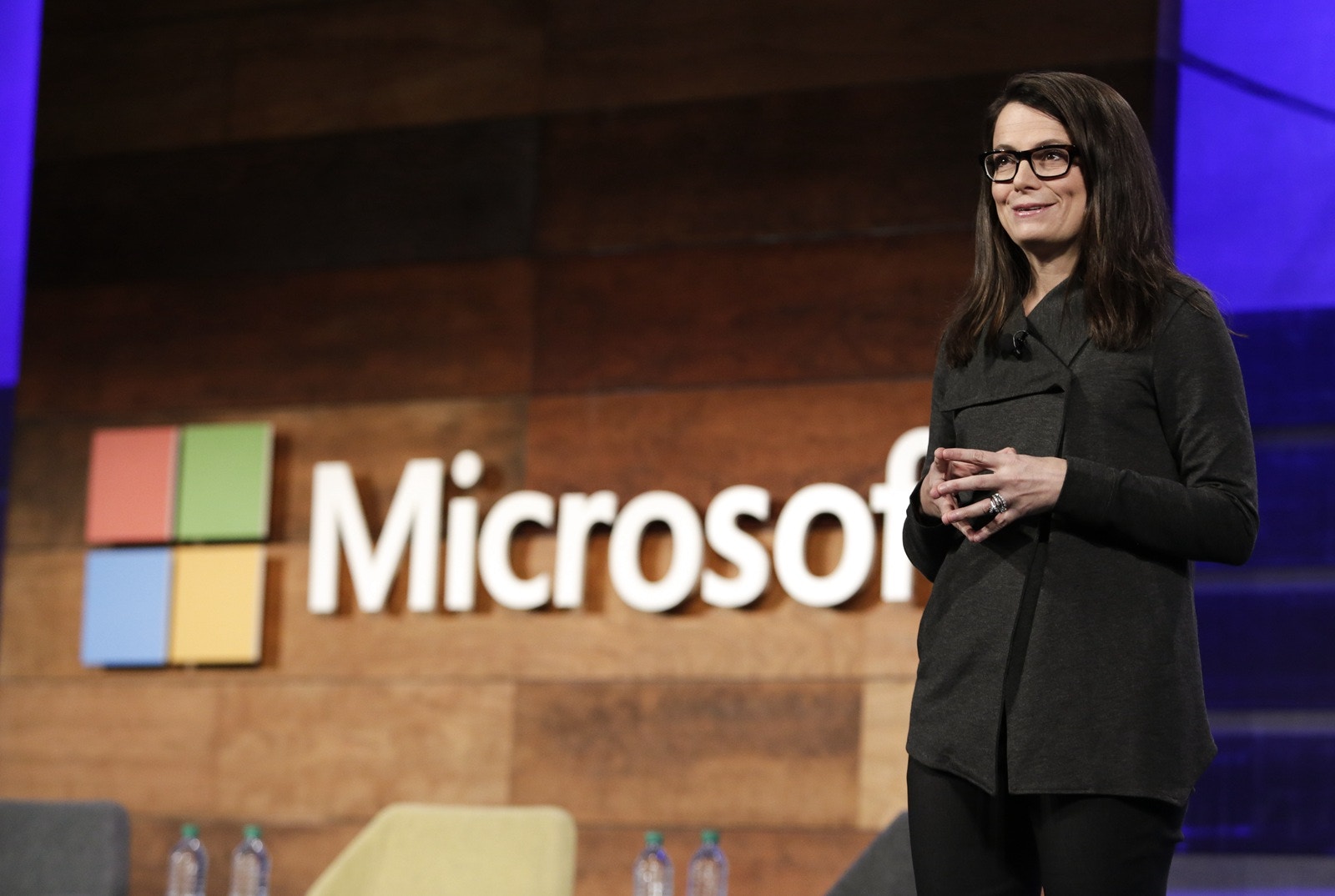 微軟宣布回購及增股息帶動股價創新高市值破1萬億美元