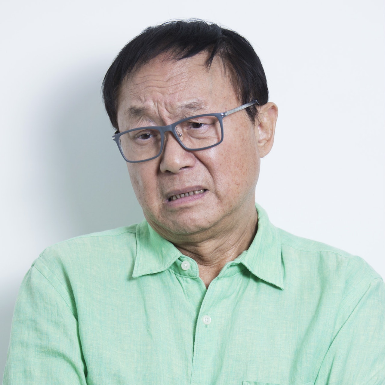 許冠文指廿幾年都寫不出一個劇本,常常被老婆鬧。 許冠文指廿幾年都寫不出一個劇本,常常被老婆鬧。