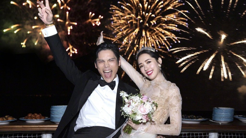 向佐老婆郭碧婷結婚行頭極盡奢華19世紀古董王冠價值逾40萬港元 向佐老婆郭碧婷結婚行頭極盡奢華19世紀古董王冠價值逾40萬港元