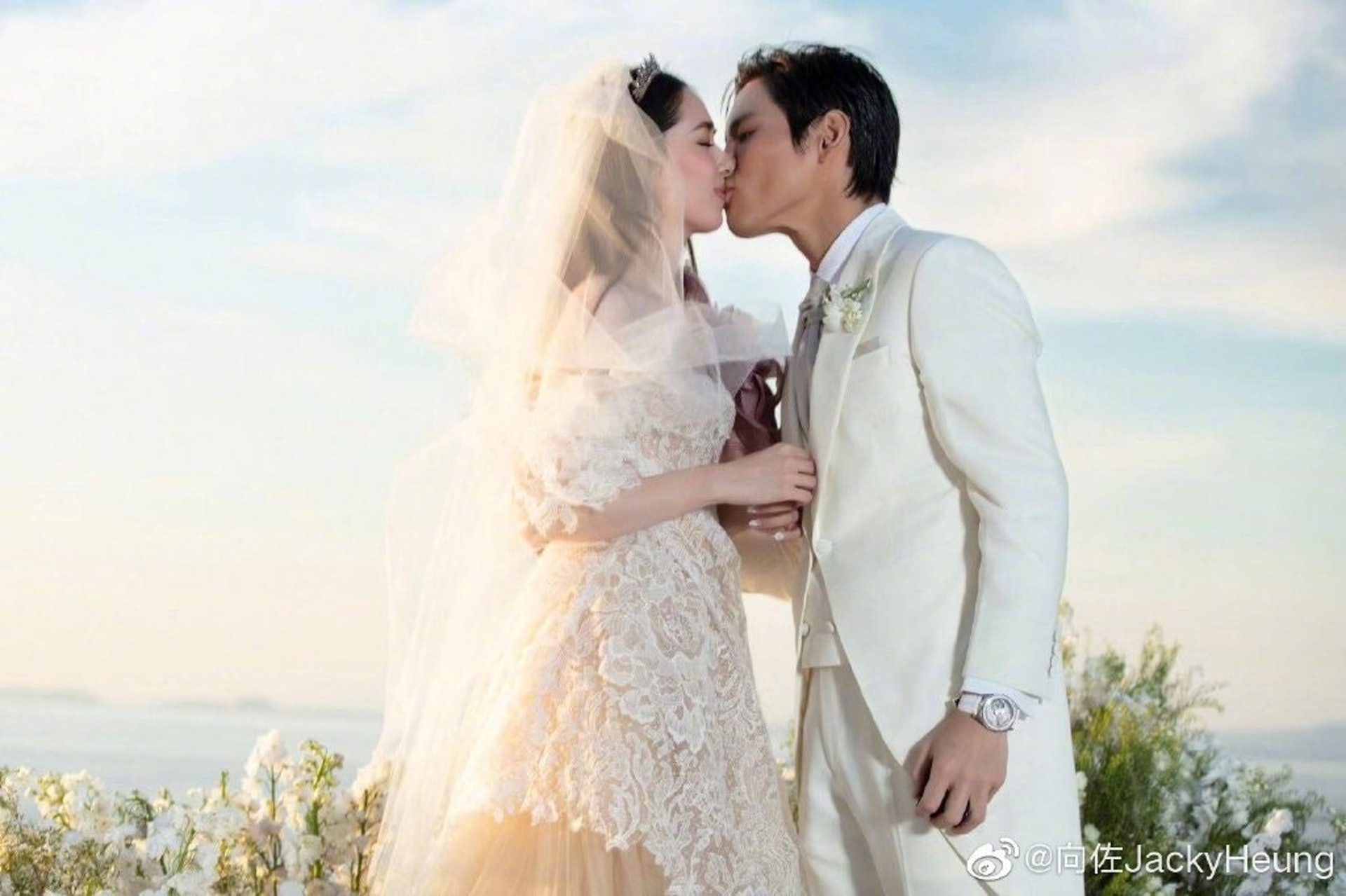 向佐和郭碧婷日前正式成為夫妻。(微博:@向佐JackyHeung) 向佐和郭碧婷日前正式成為夫妻。(微博:@向佐JackyHeung)