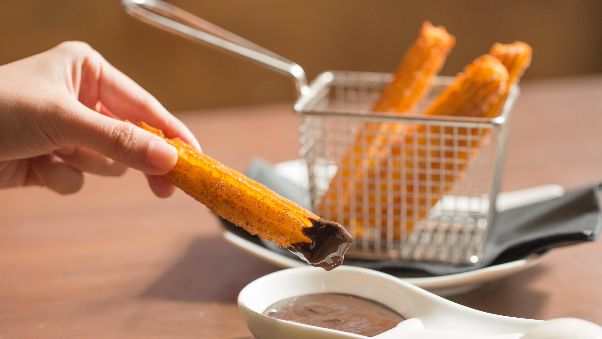 Churros 配朱古力是經典配搭。 Churros 配朱古力是經典配搭。