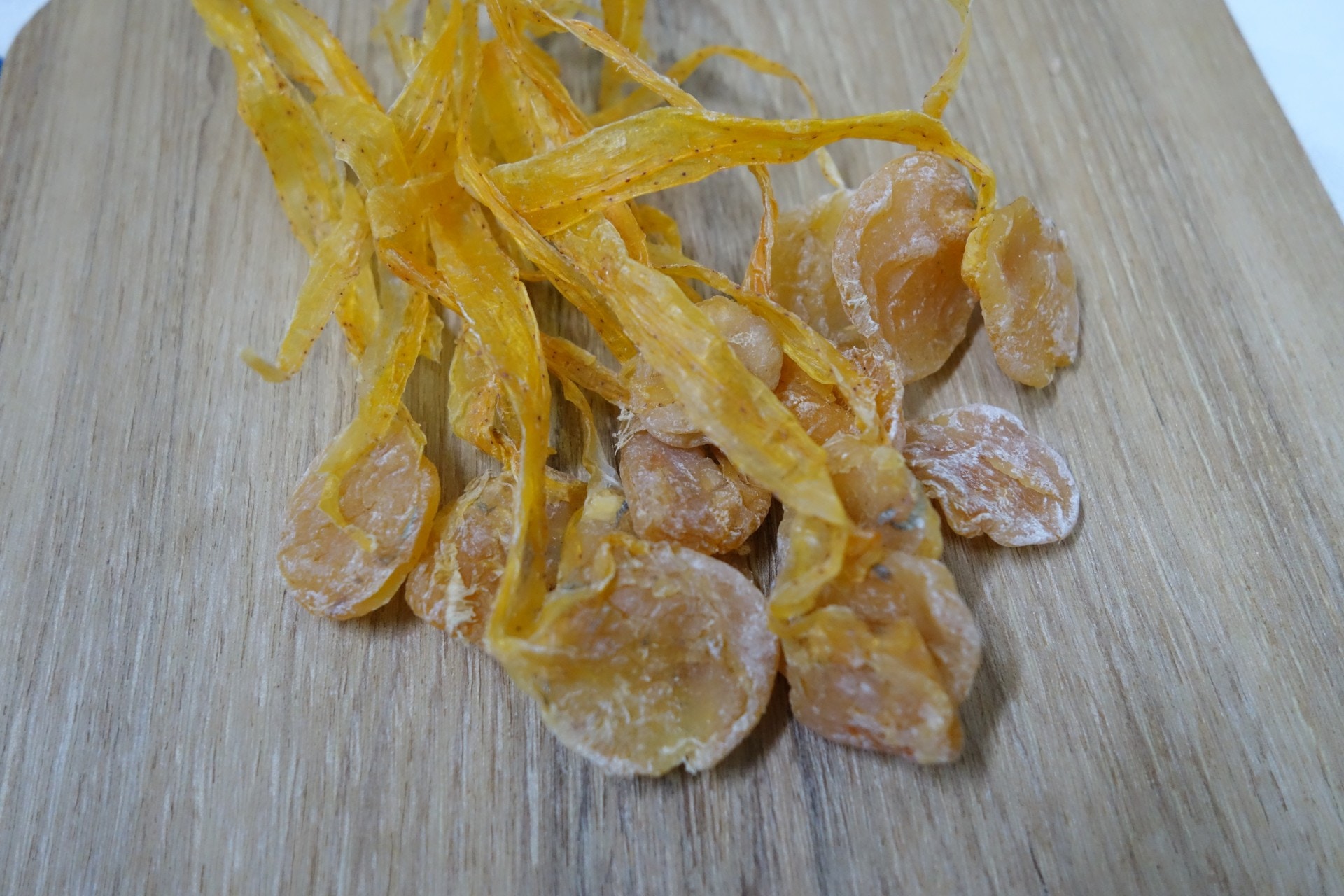日月魚價錢相宜，4両約$50左右，圖中為1両分量。