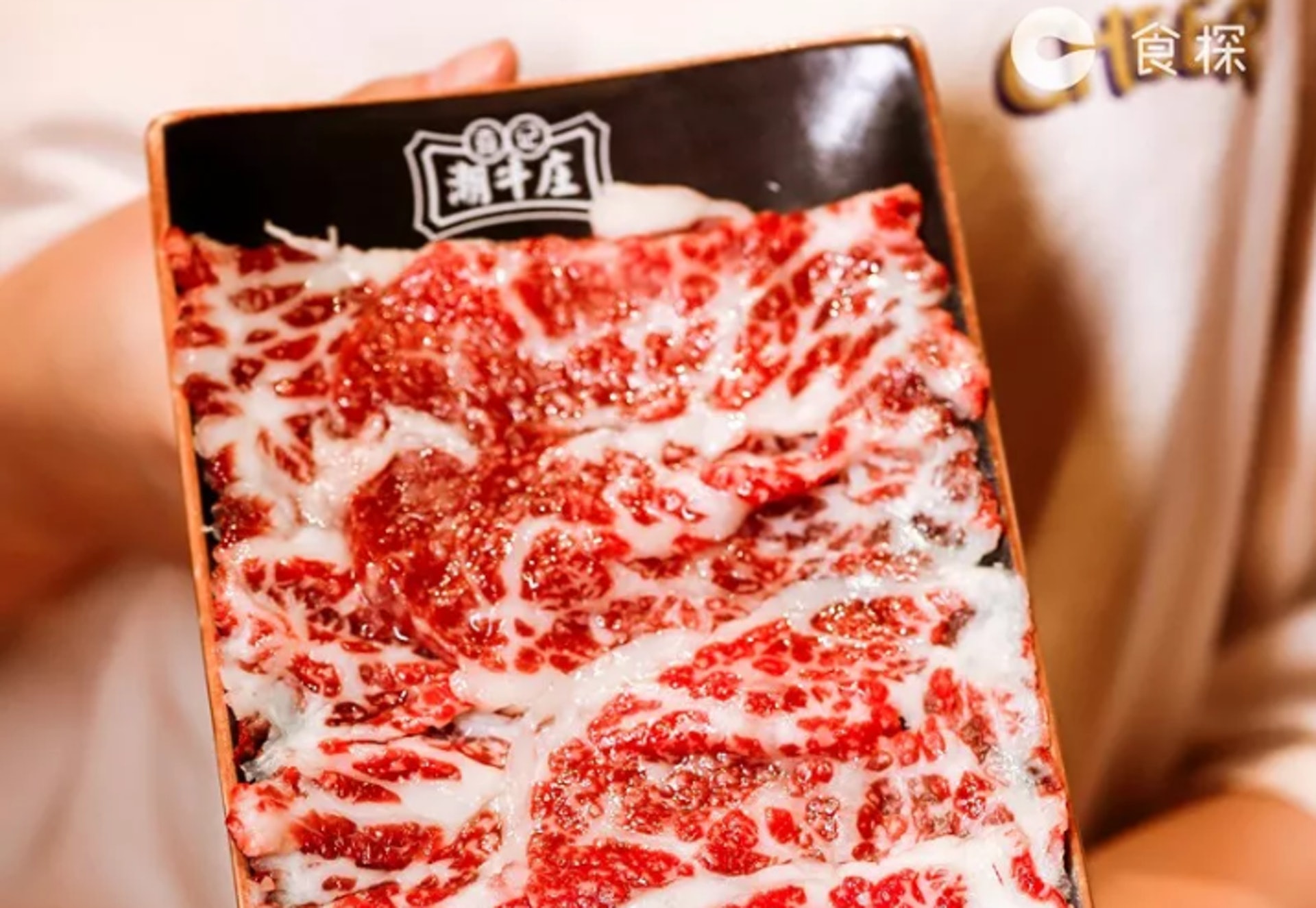 高質量的雪花不是每一家店都會有。每一片都是好看的大理石紋路,色澤鮮豔亮麗,一看就和外面的妖艷賤貨不一樣!(深圳微時光授權使用)