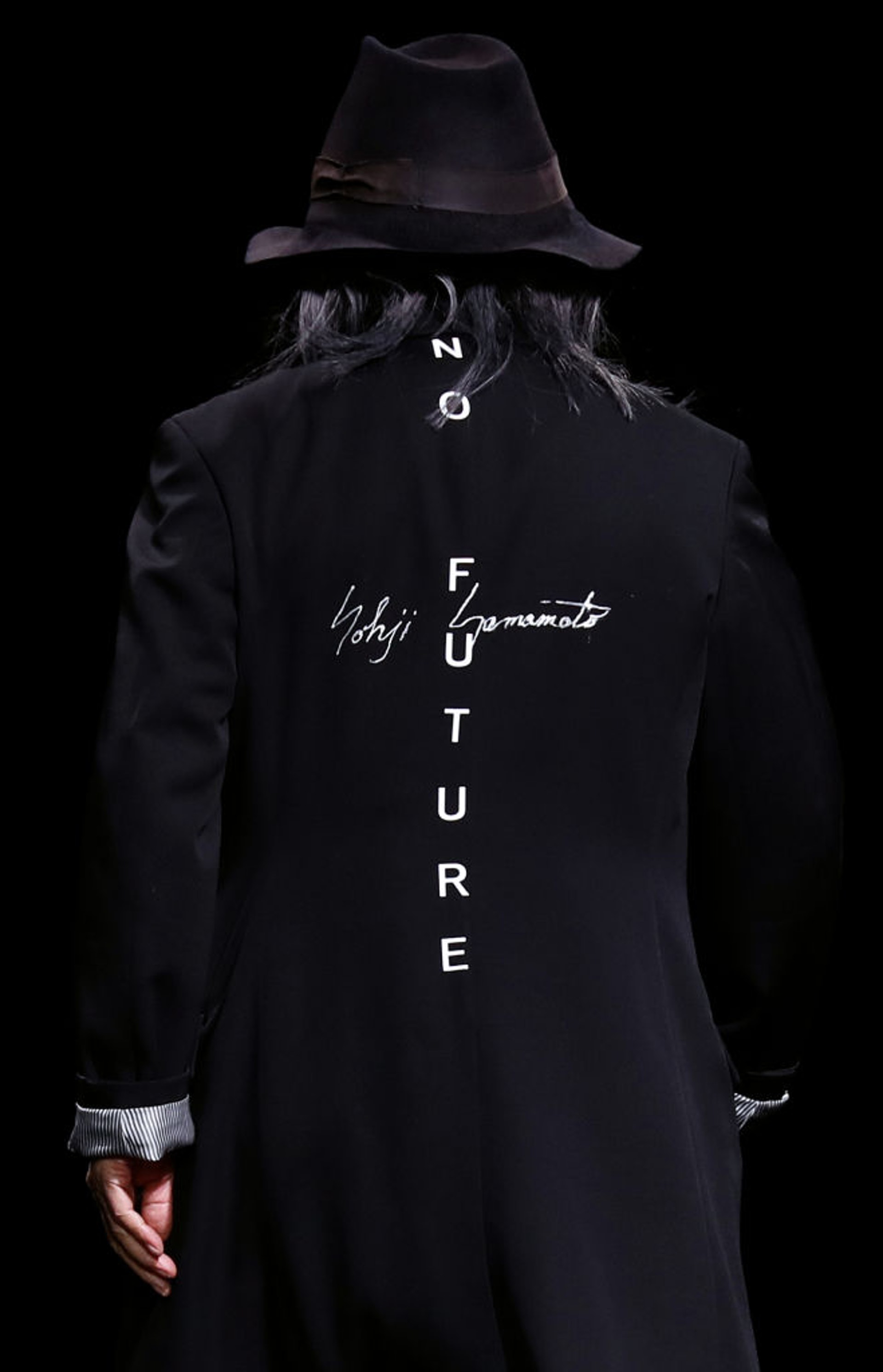 Yohji Yamamoto No Future與鮮花山本耀司萬物衰頹的絕望 Yohji Yamamoto No Future與鮮花山本耀司萬物衰頹的絕望