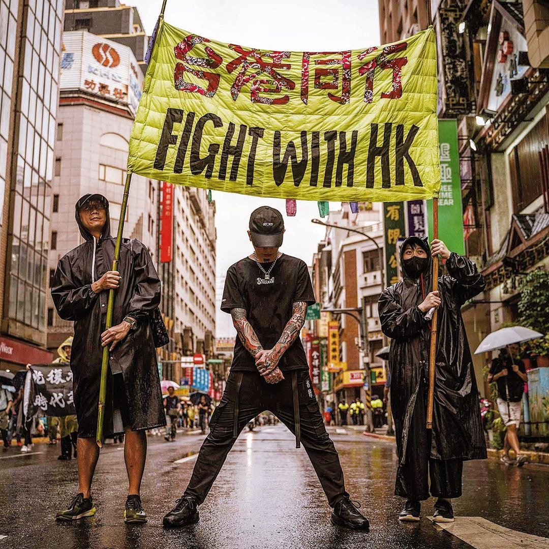 謝和弦昨日（29日）出席「929台港大遊行－撐港反極權」，用行動上街支持香港人。（謝和弦Instagram：@chord0415）