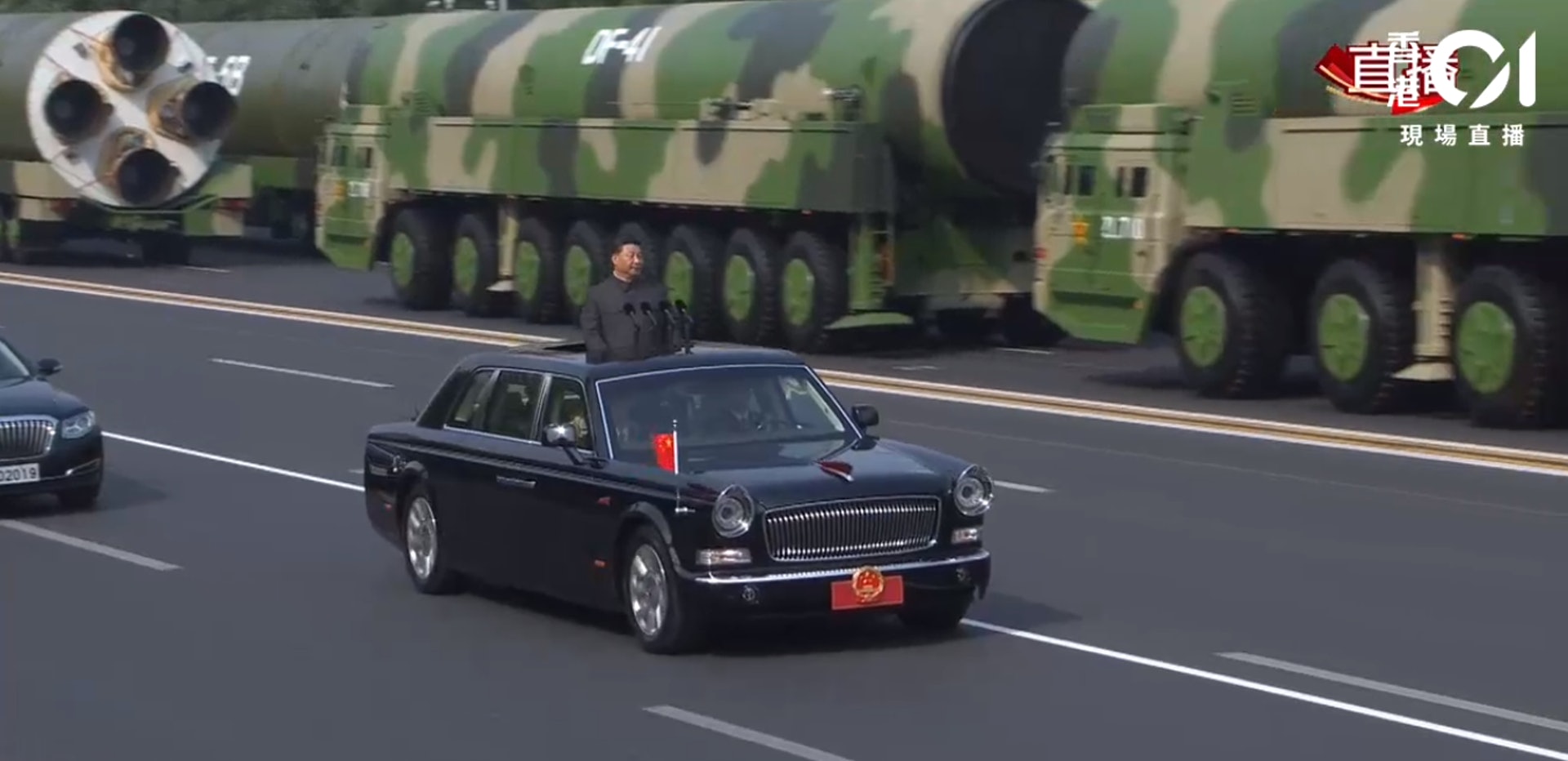 東風-41洲際導彈亮相國慶閱兵。(香港01直播截圖) 東風-41洲際導彈亮相國慶閱兵。(香港01直播截圖)