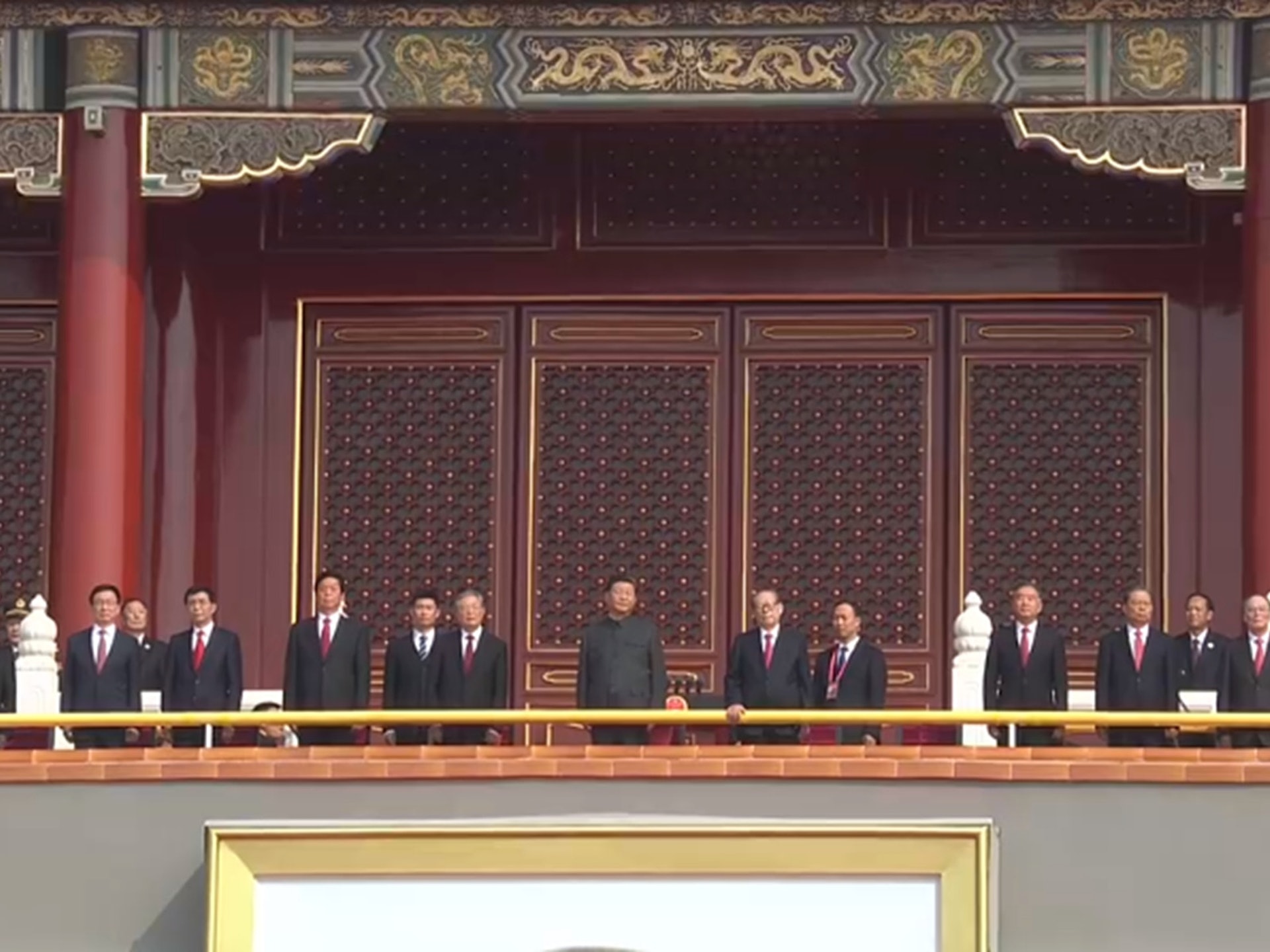 中共現任、前任領導人登上天安門城樓。(央視截圖) 中共現任、前任領導人登上天安門城樓。(央視截圖)