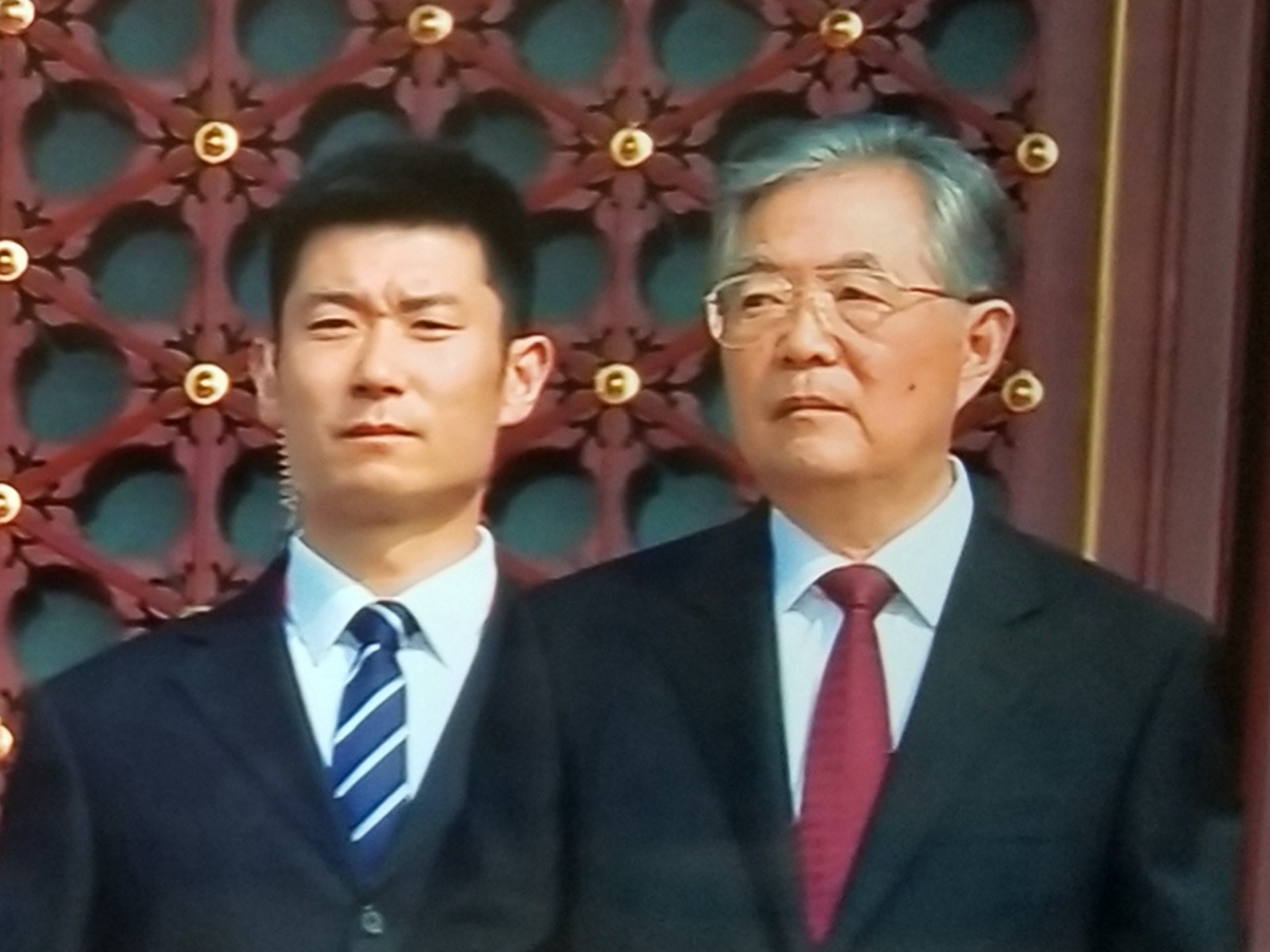 胡錦濤(右)頭髮花白。(央視截圖) 胡錦濤(右)頭髮花白。(央視截圖)