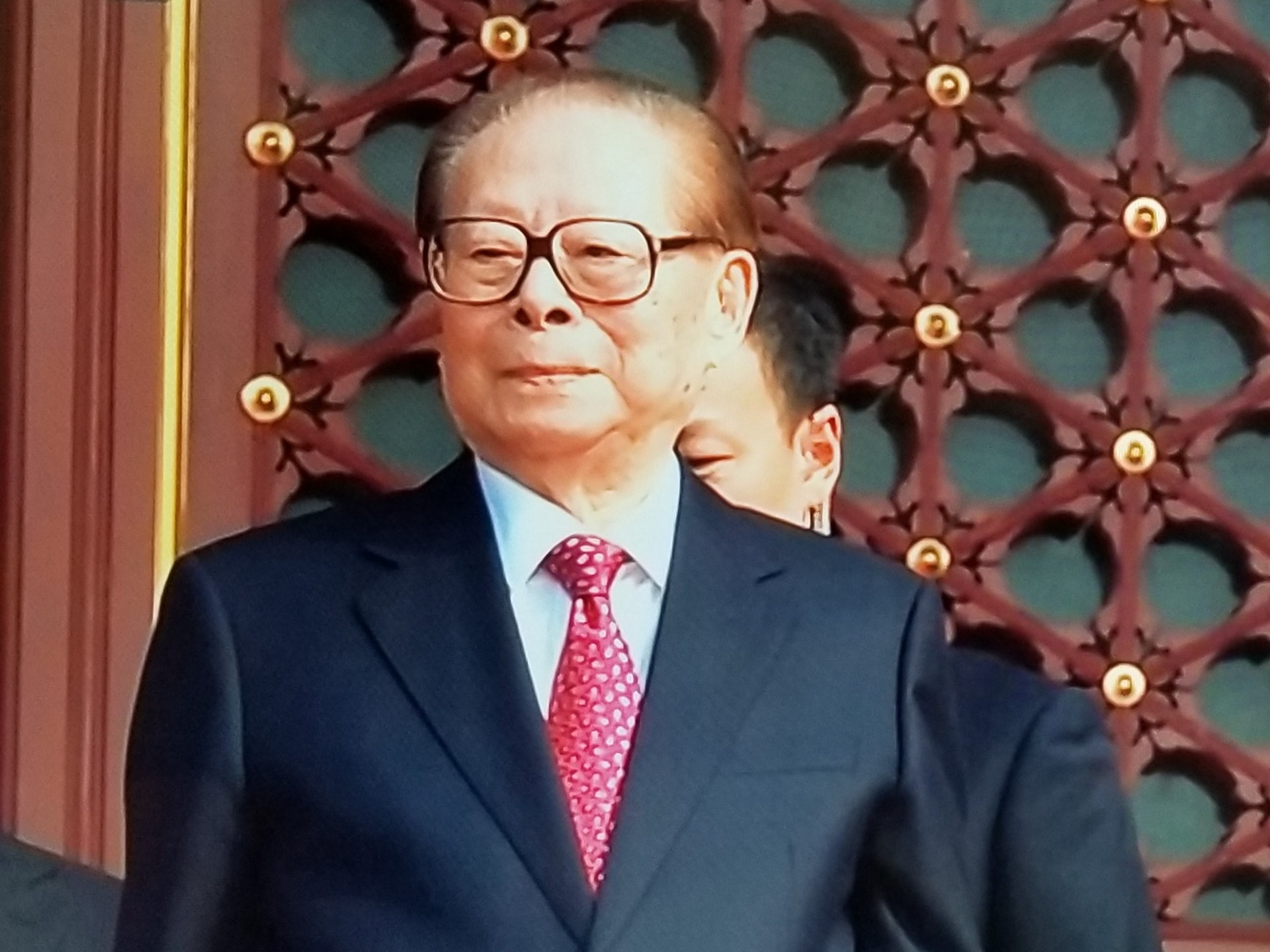 江澤民老態明顯,但精神不錯。(央視截圖) 江澤民老態明顯,但精神不錯。(央視截圖)